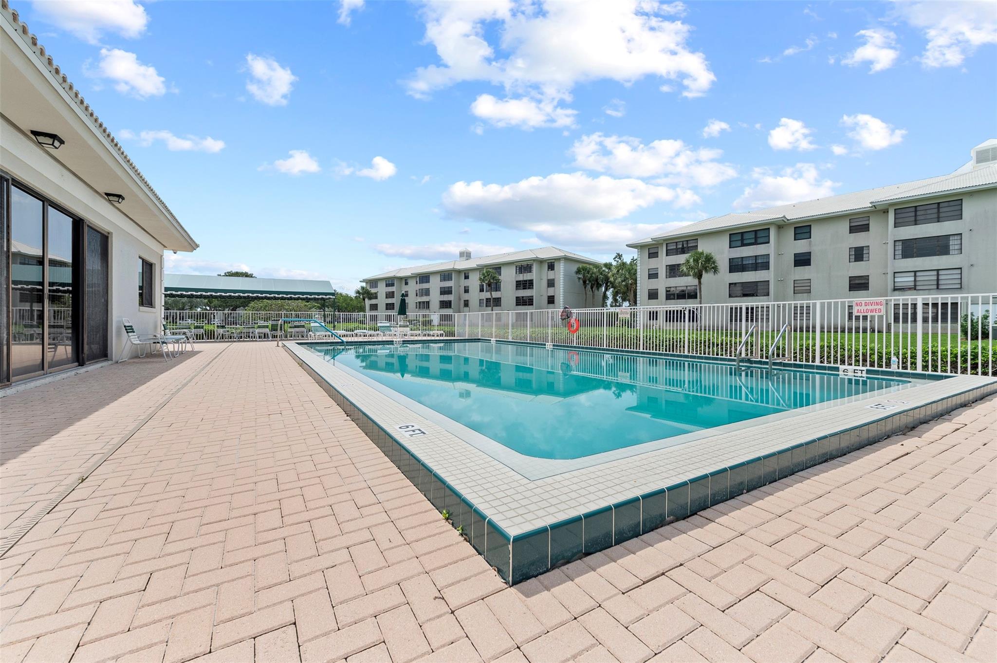 6061 Balboa Cir 103
