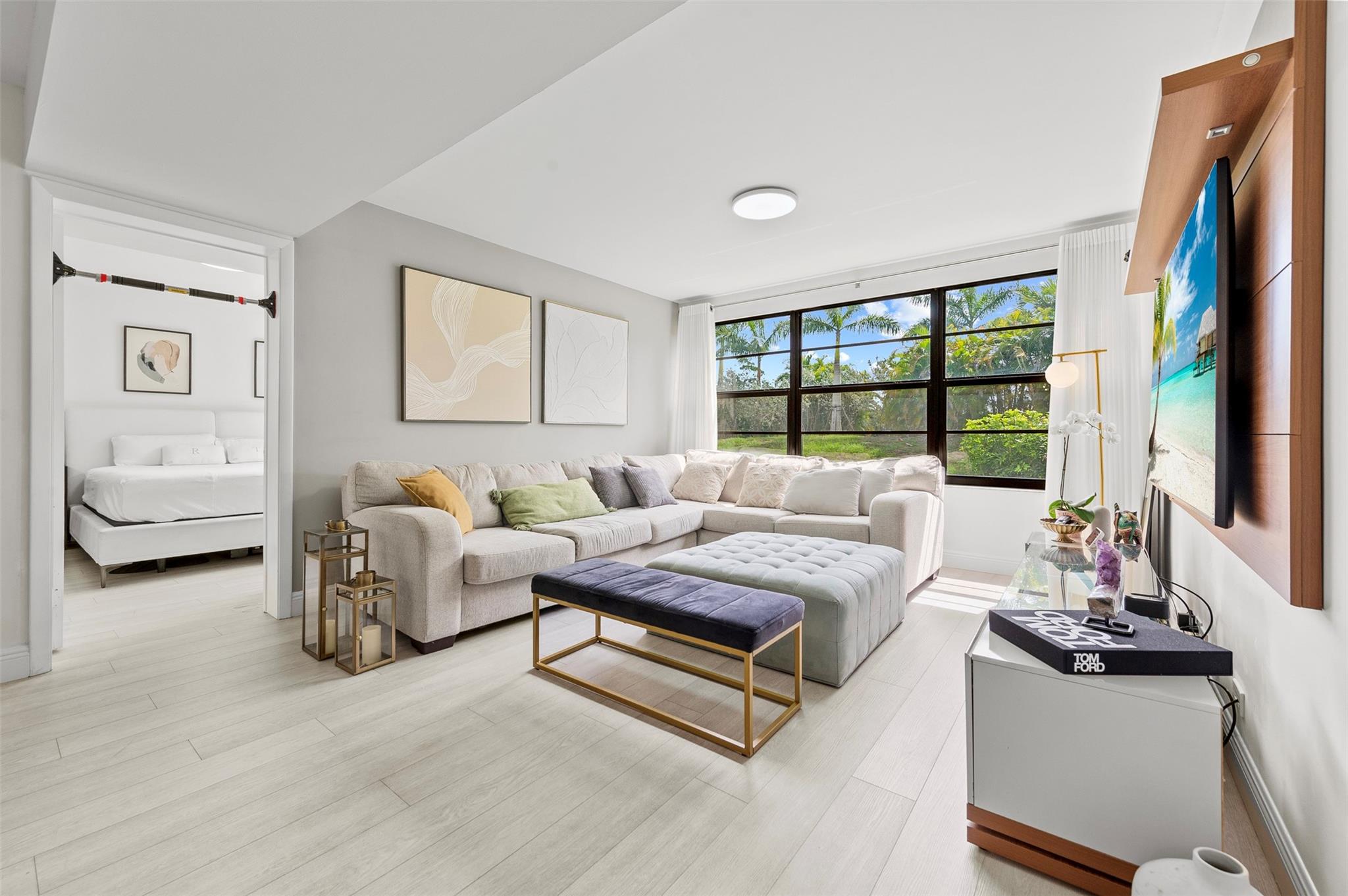 6061 Balboa Cir 103