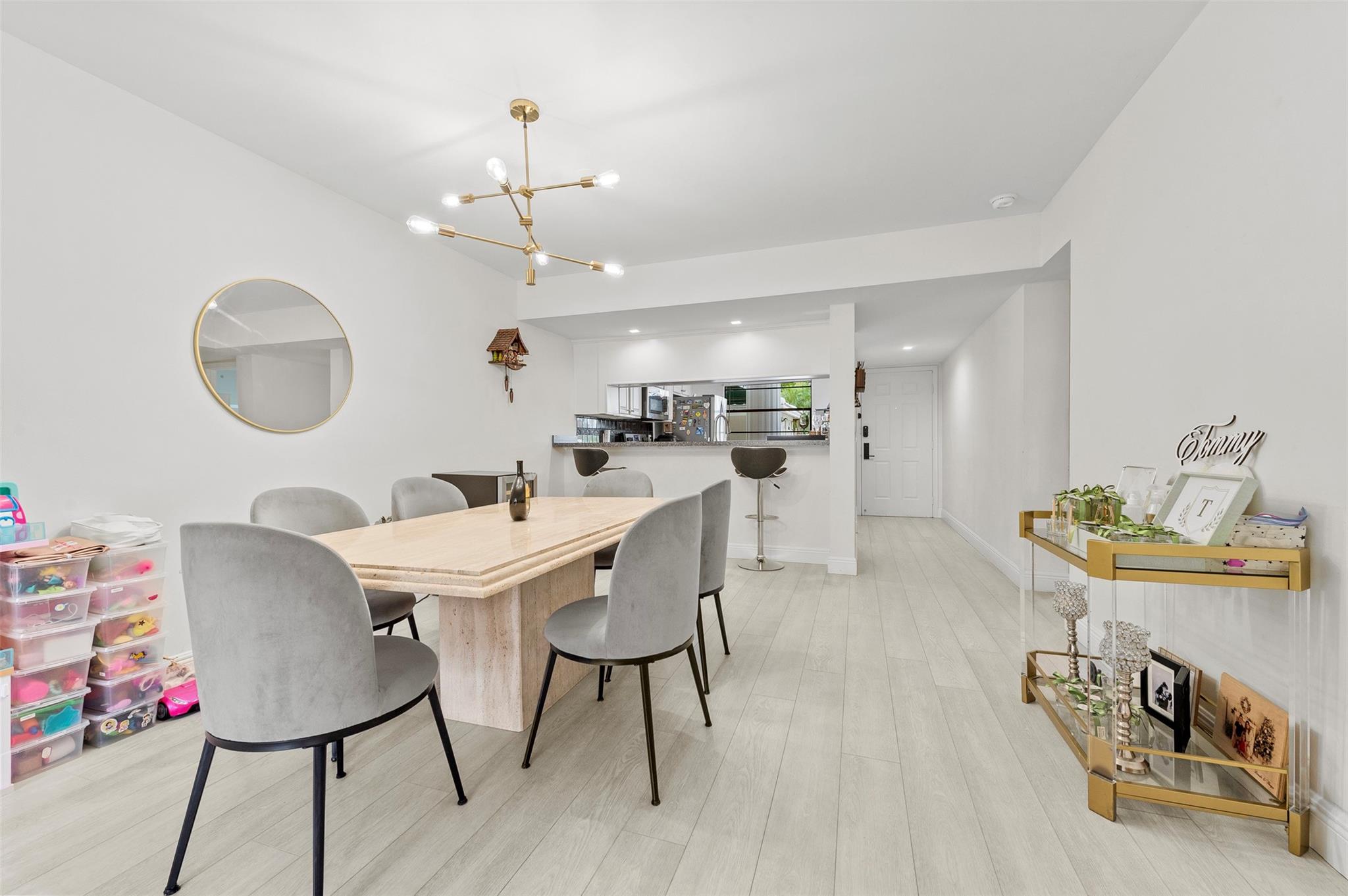 6061 Balboa Cir 103