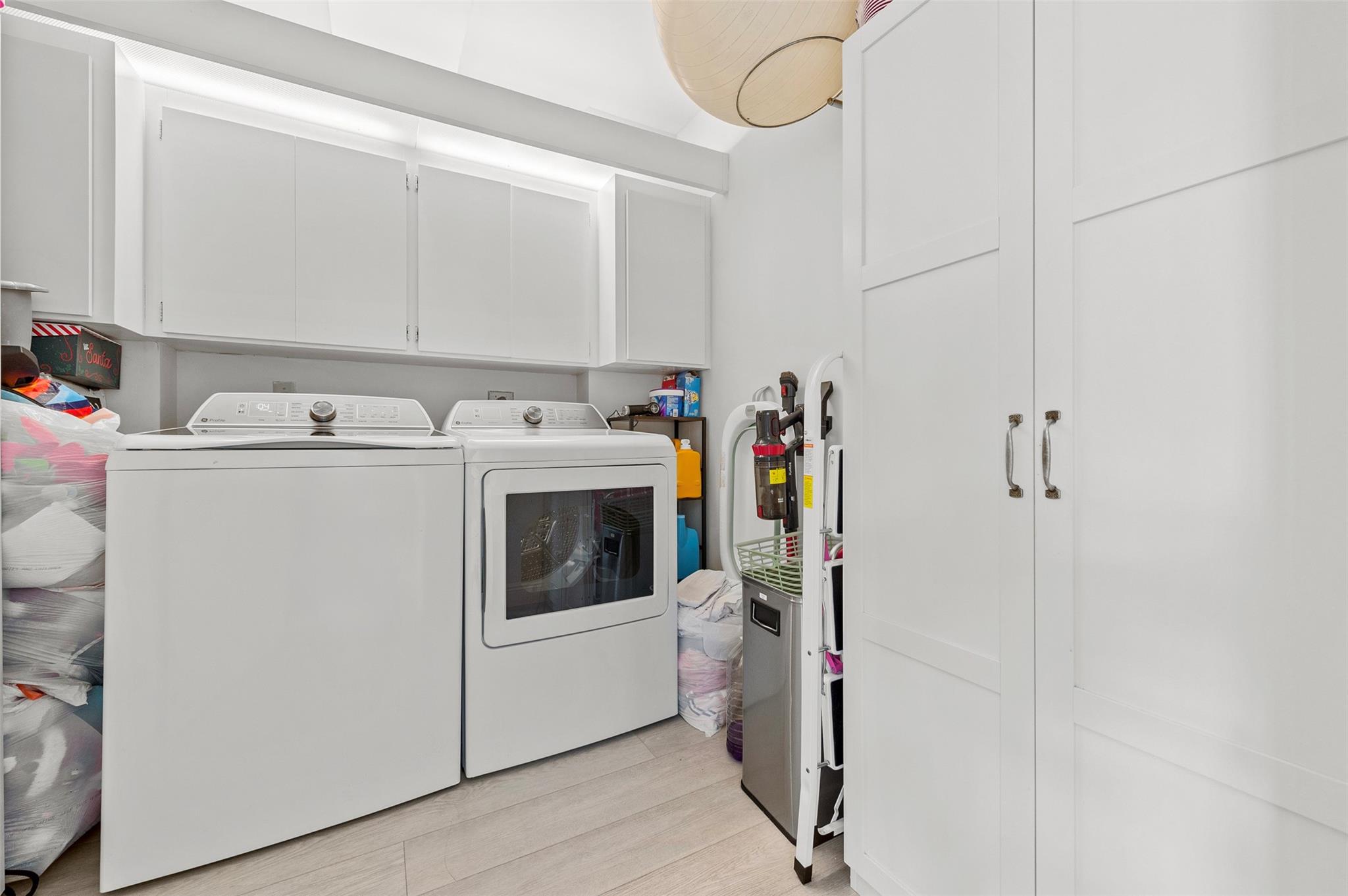 6061 Balboa Cir 103