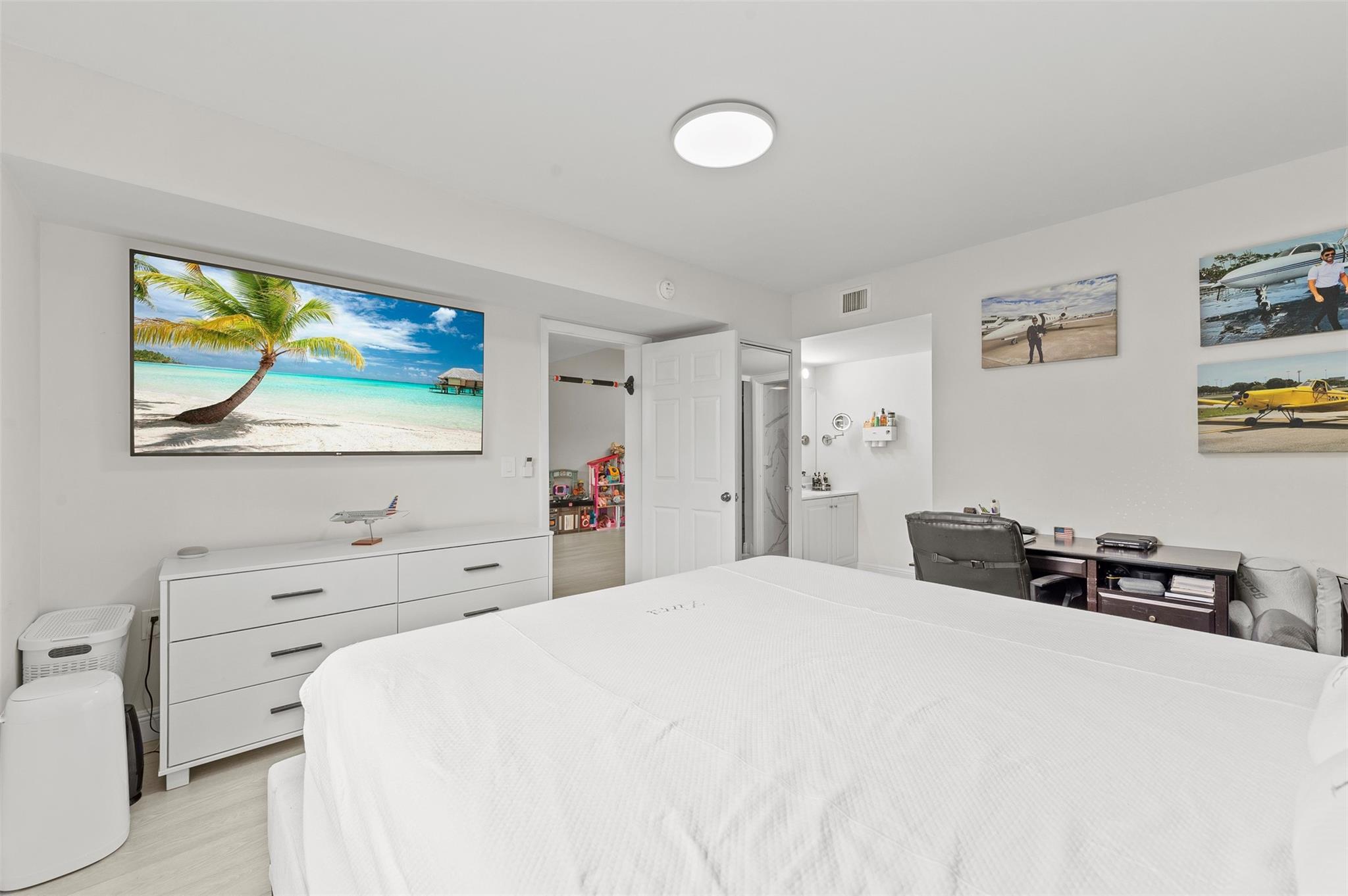 6061 Balboa Cir 103