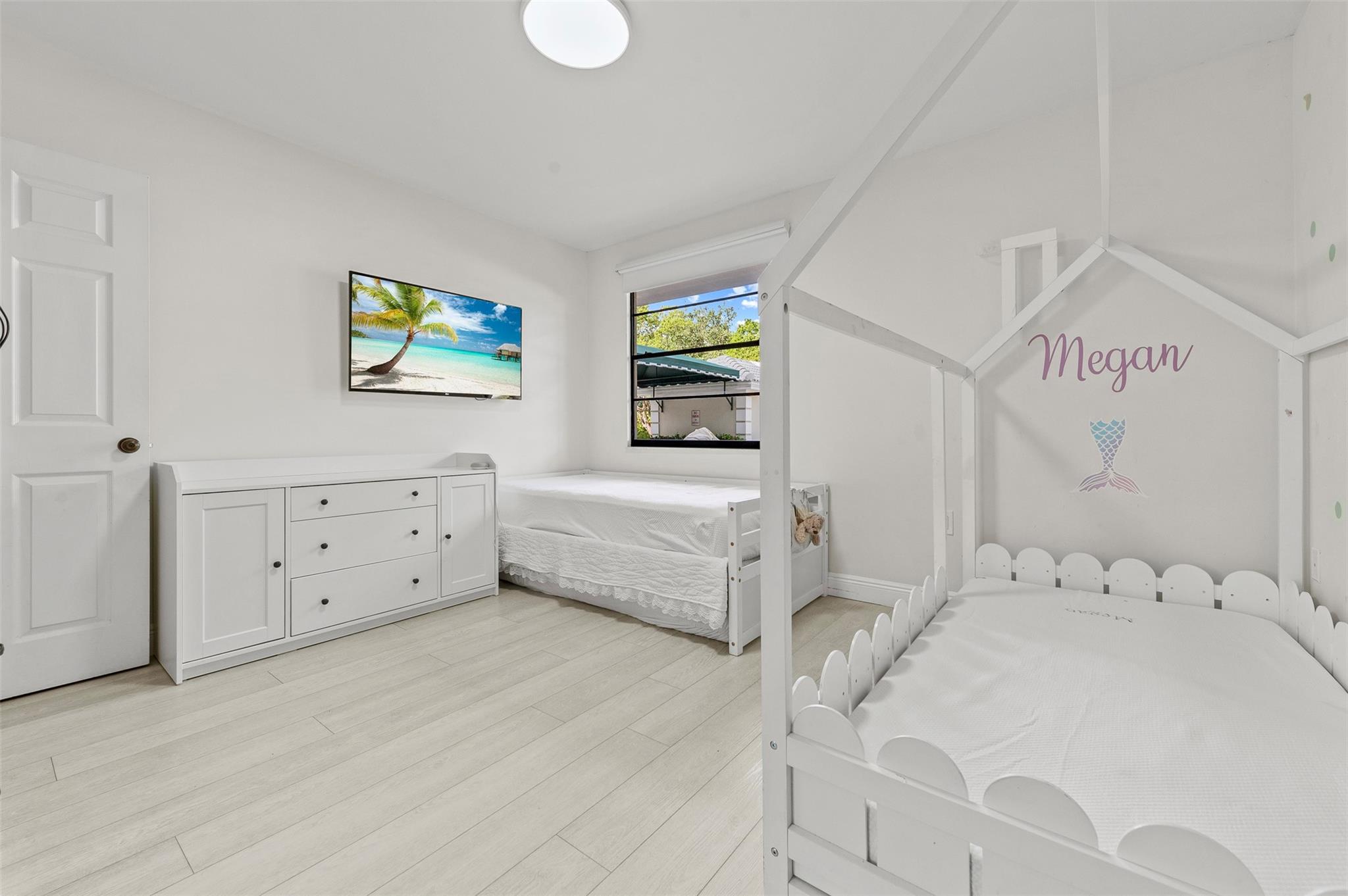 6061 Balboa Cir 103