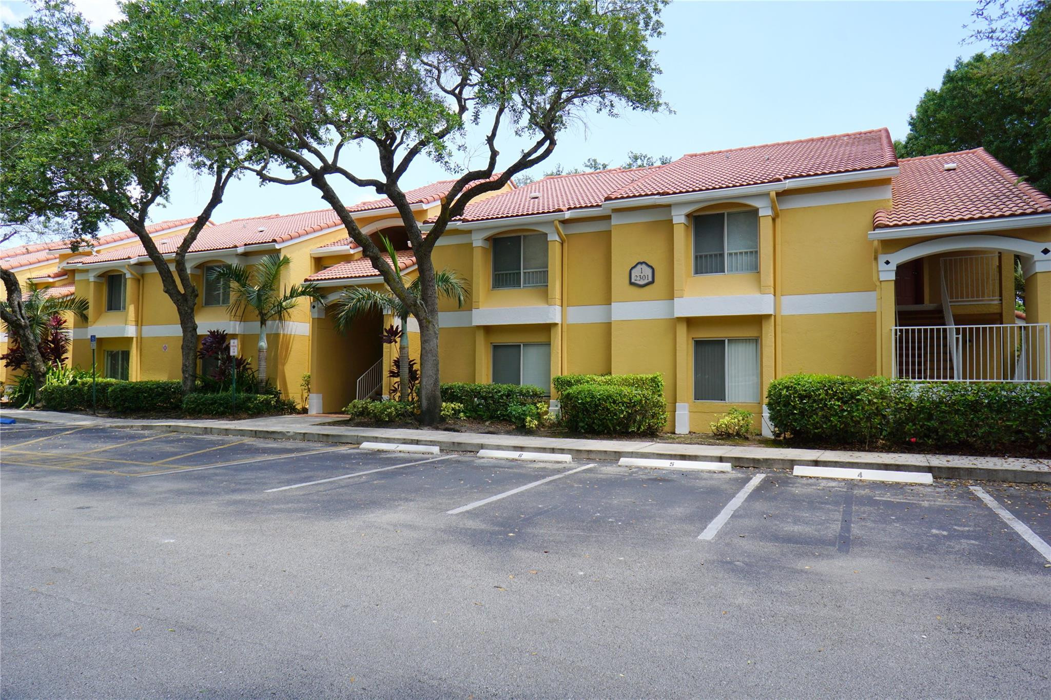 2301 NW 33rd St 111
