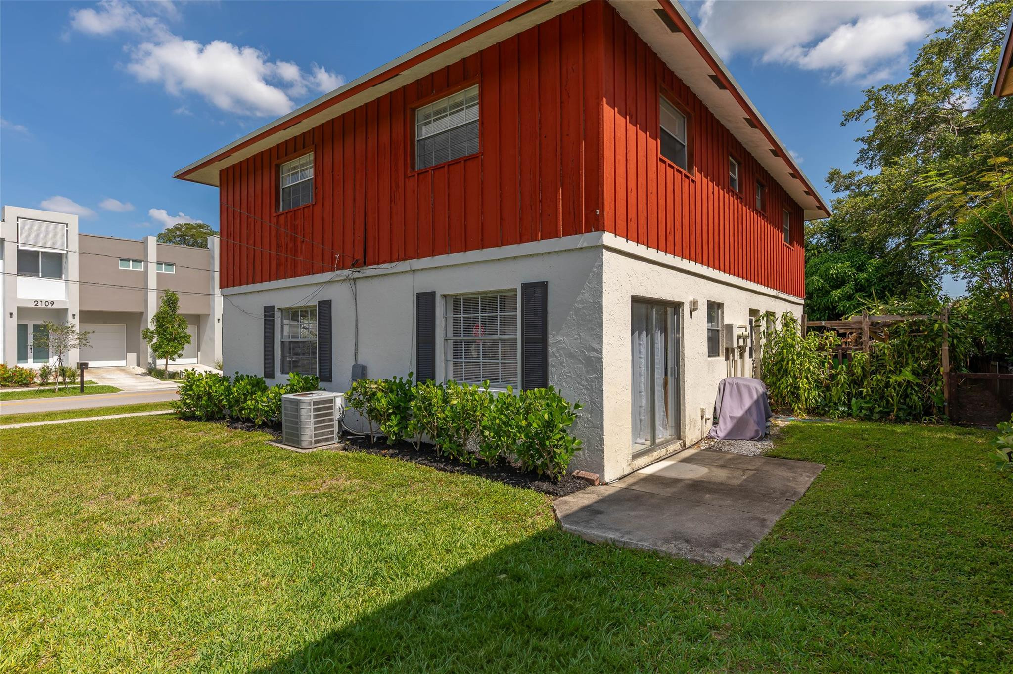 2120 SW 18th Ave