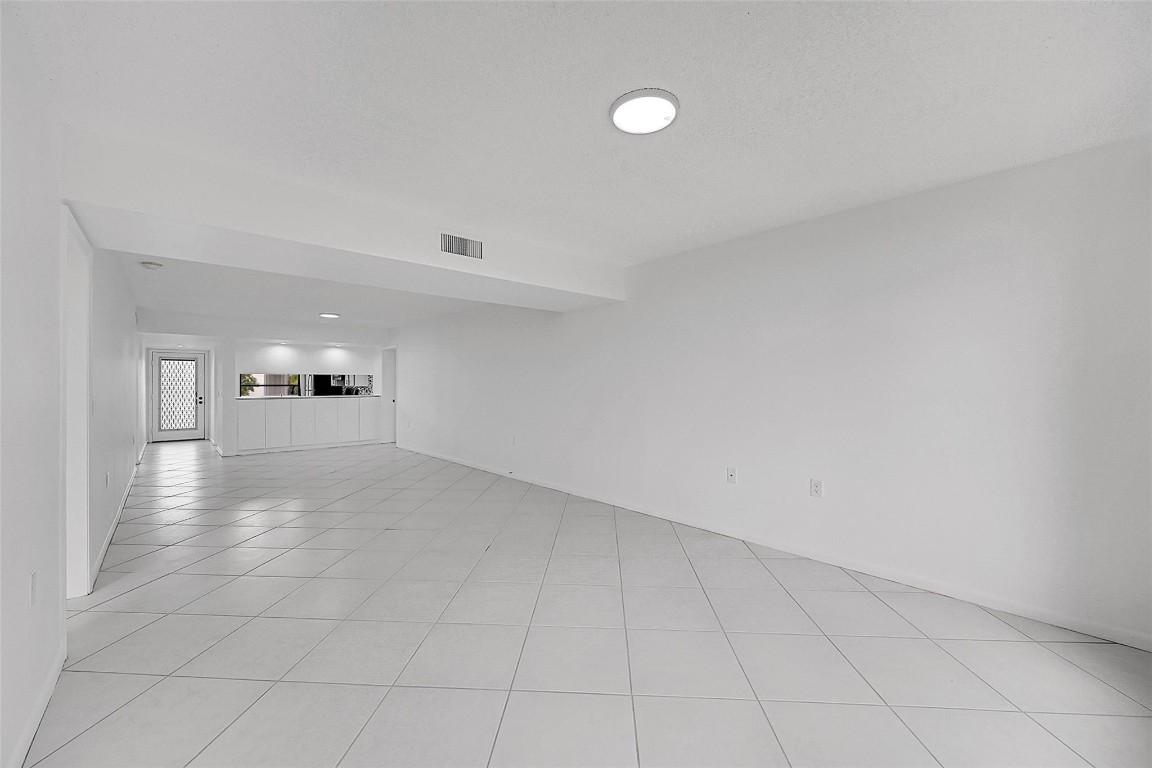 1703 S Whitehall Dr 304