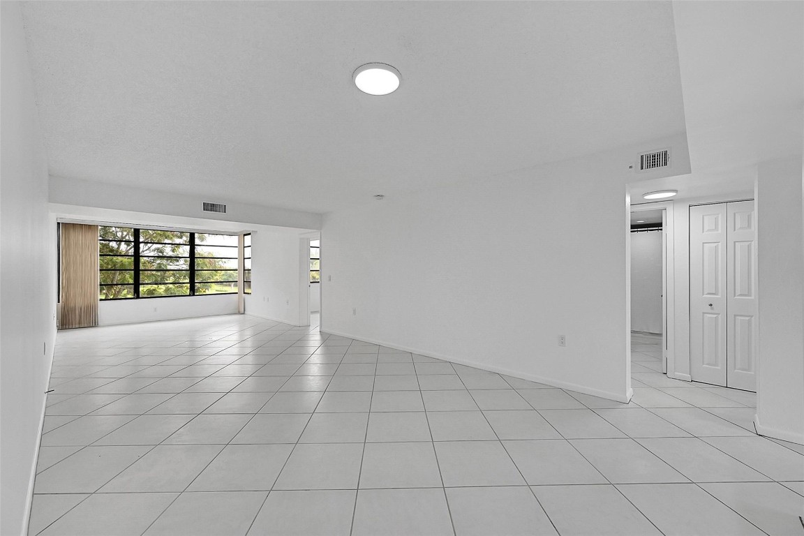 1703 S Whitehall Dr 304