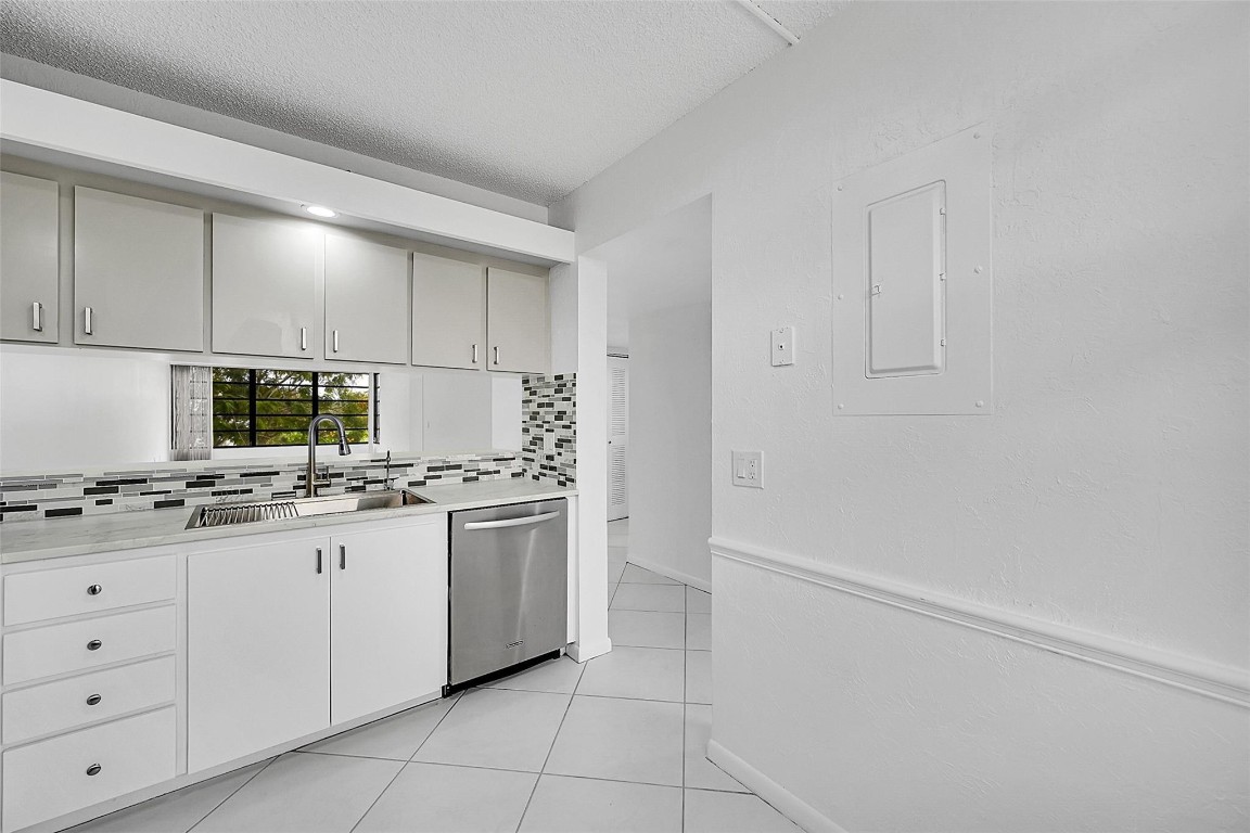 1703 S Whitehall Dr 304