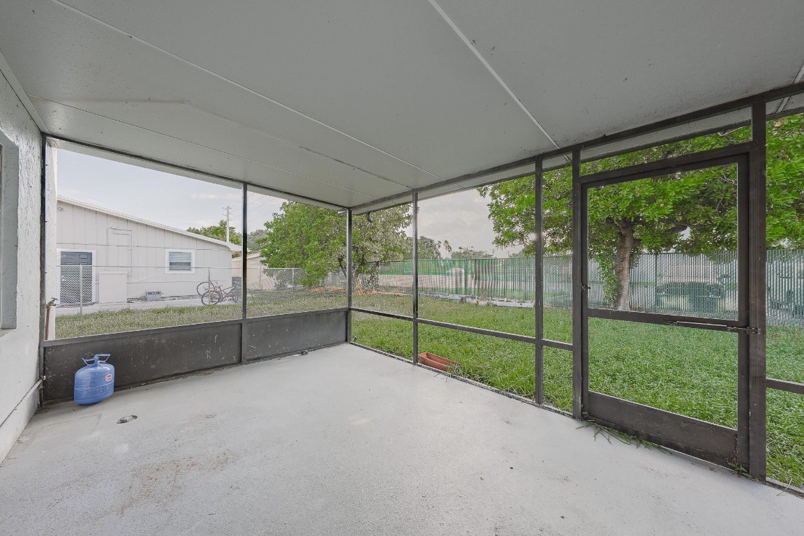 8507 Sunset Dr Drive