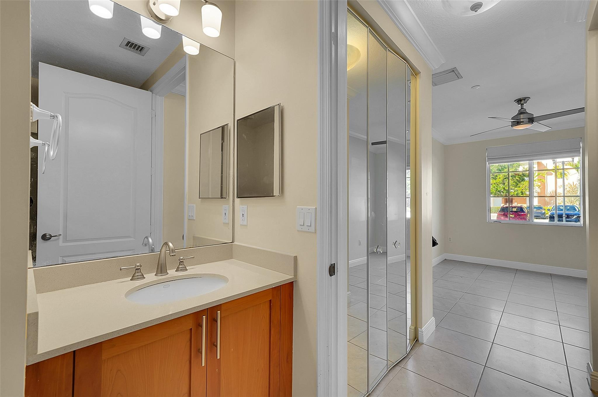 407 SW 13th Ter 407