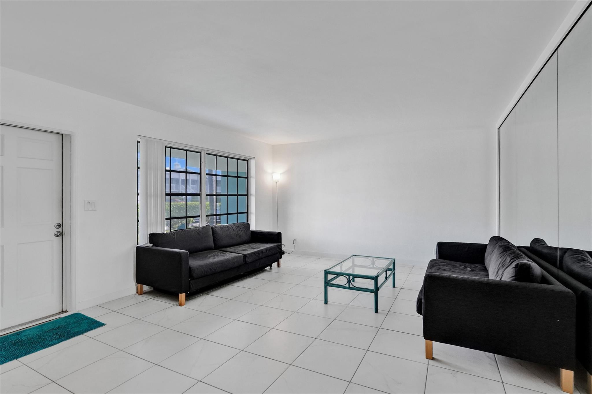 931 SE 9th Ave 2