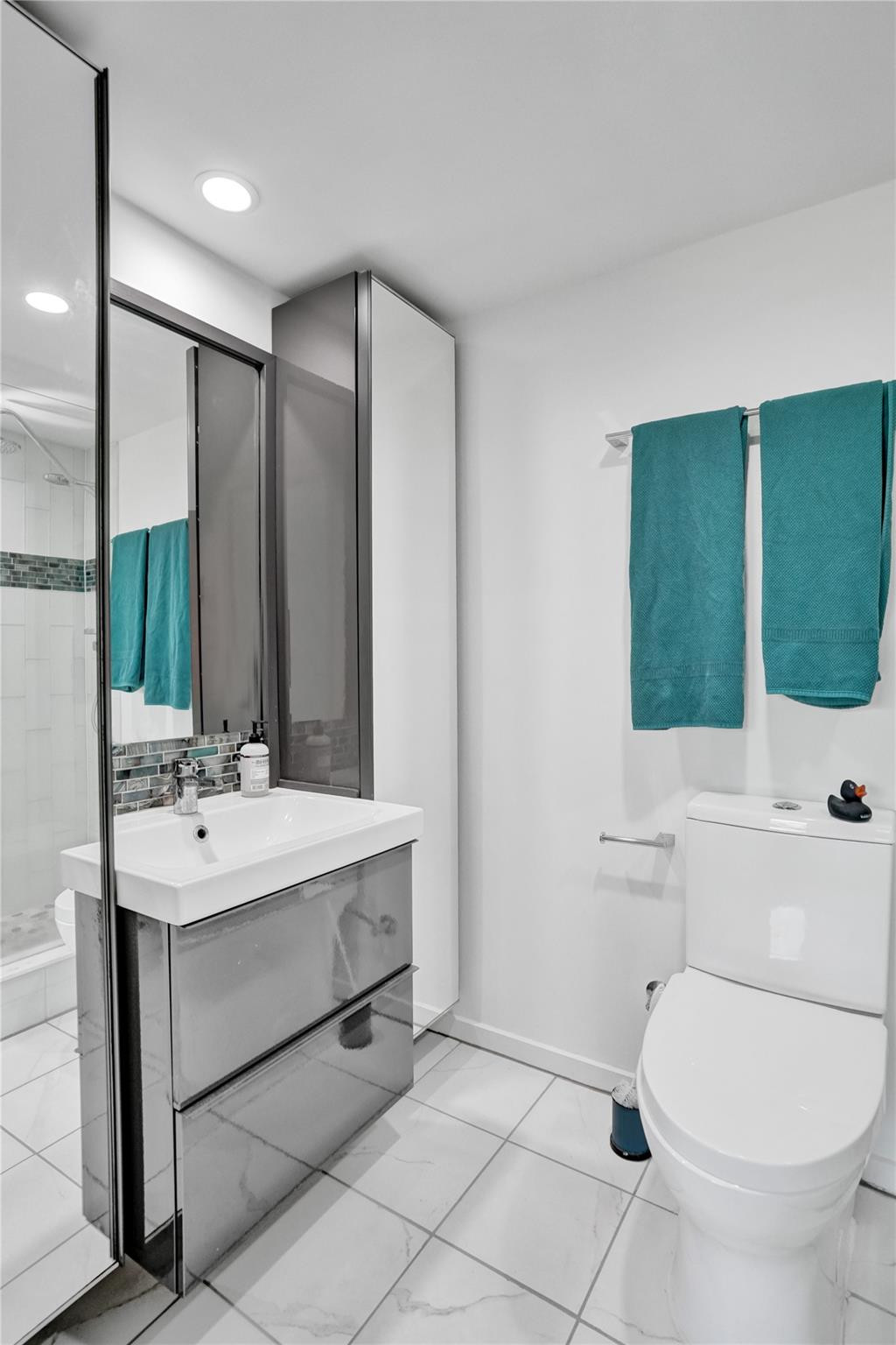 931 SE 9th Ave 2