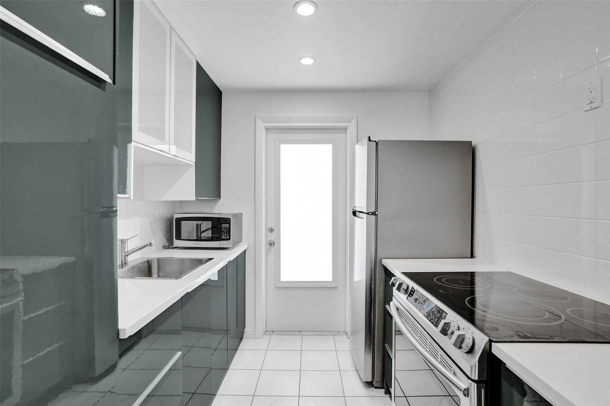 931 SE 9th Ave 2