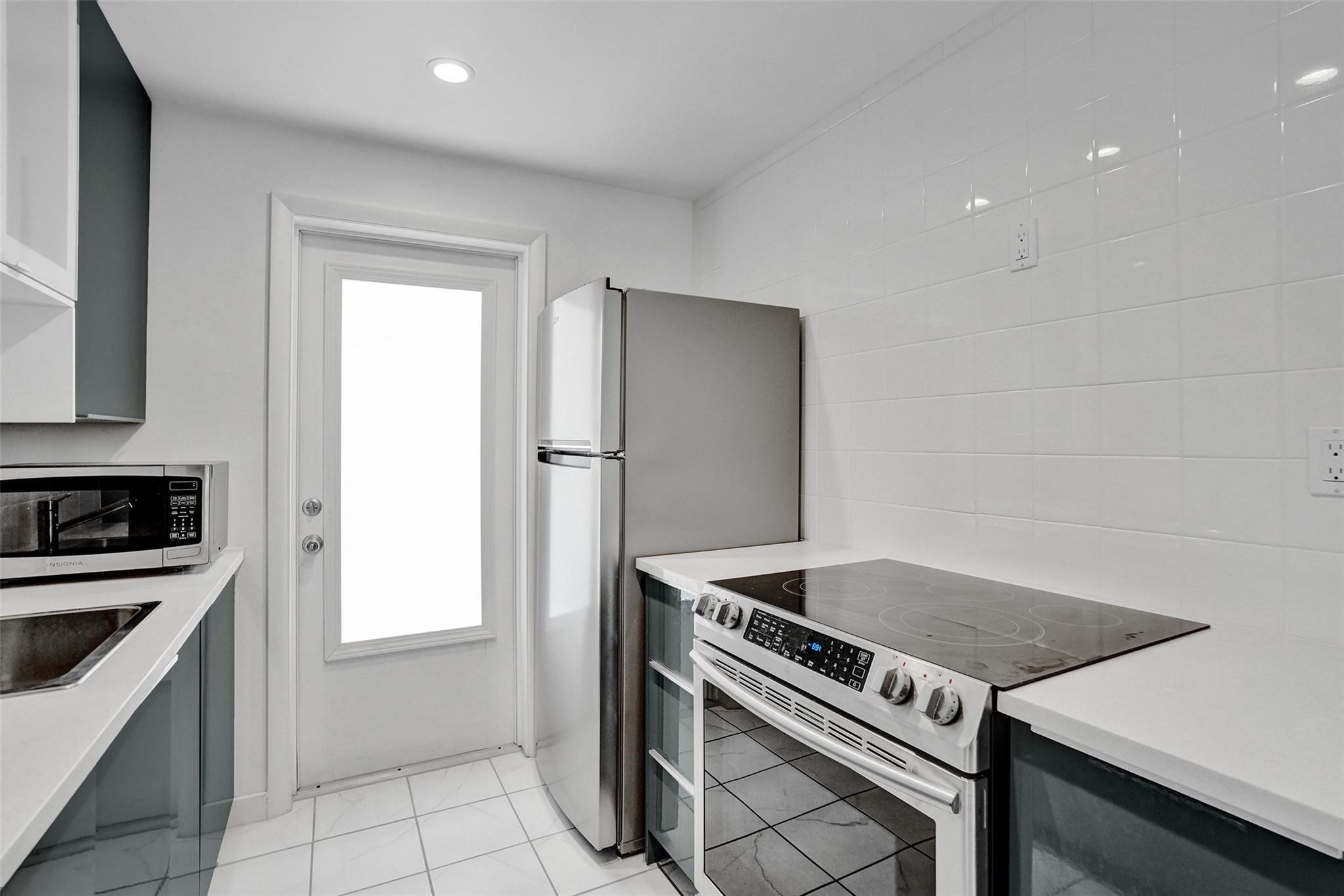 931 SE 9th Ave 2
