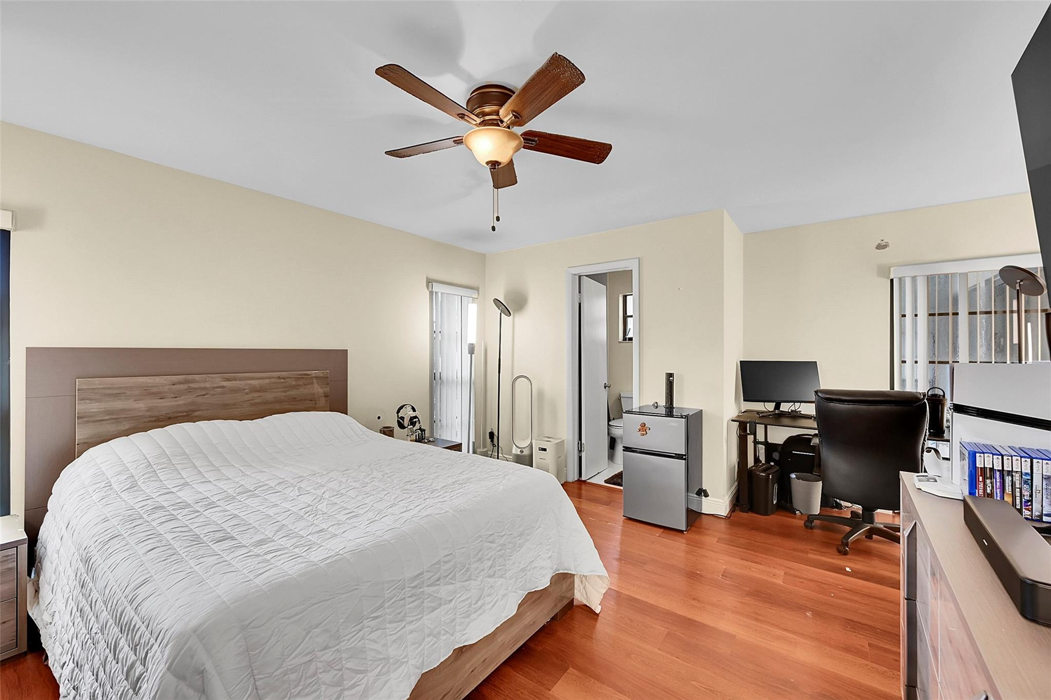 9713 N New River Canal Rd 301