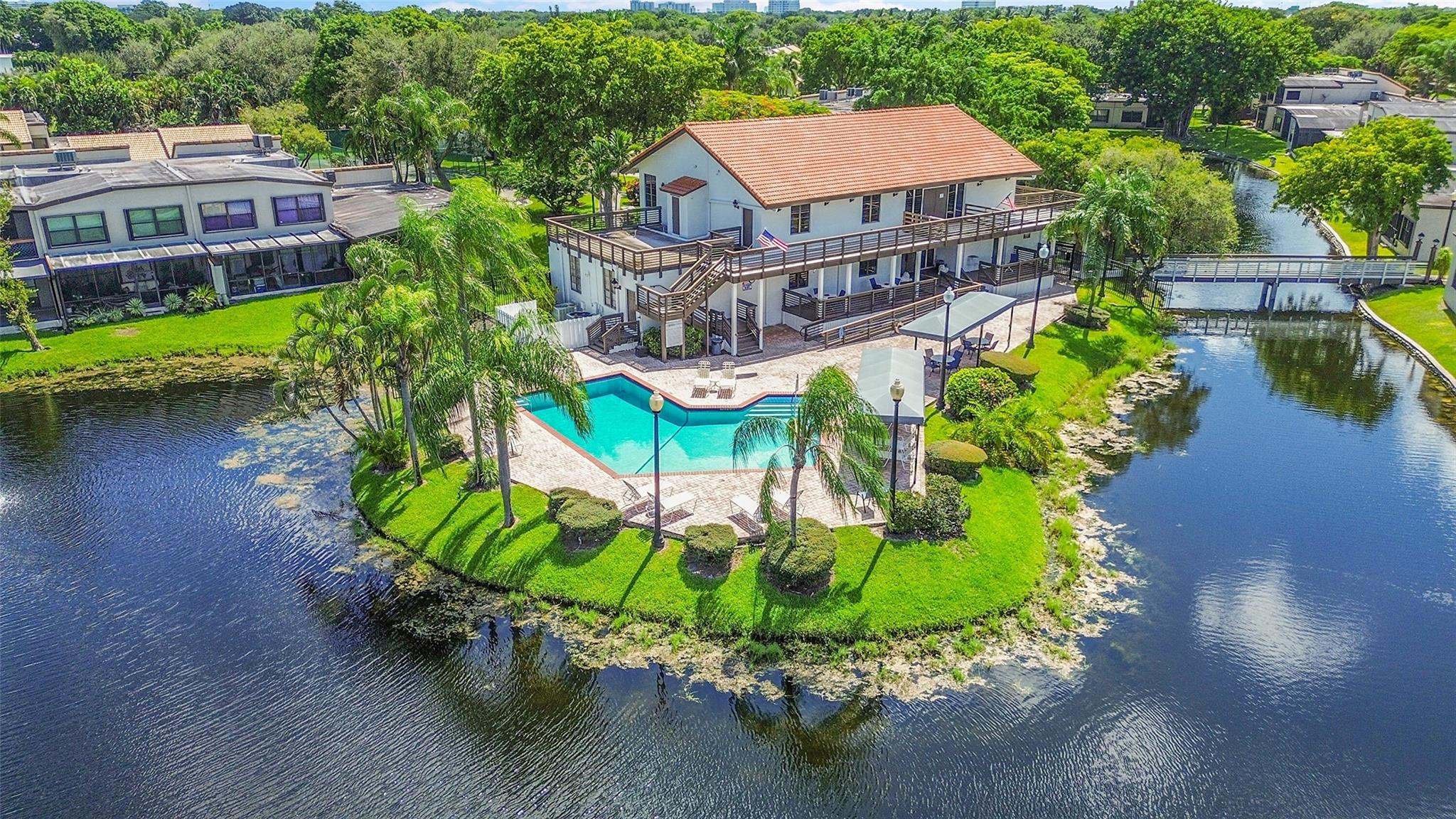 9713 N New River Canal Rd 301