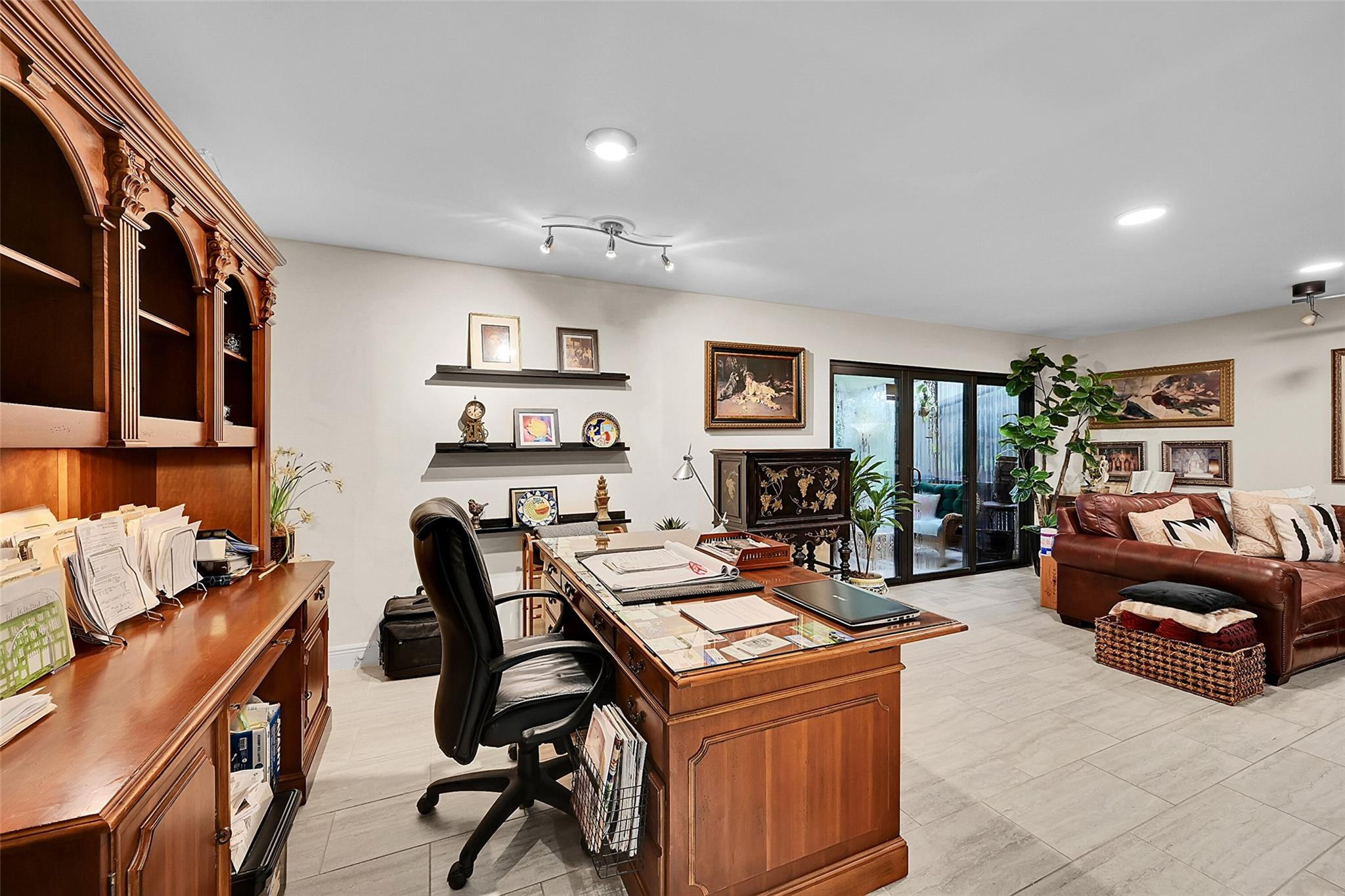 9713 N New River Canal Rd 301