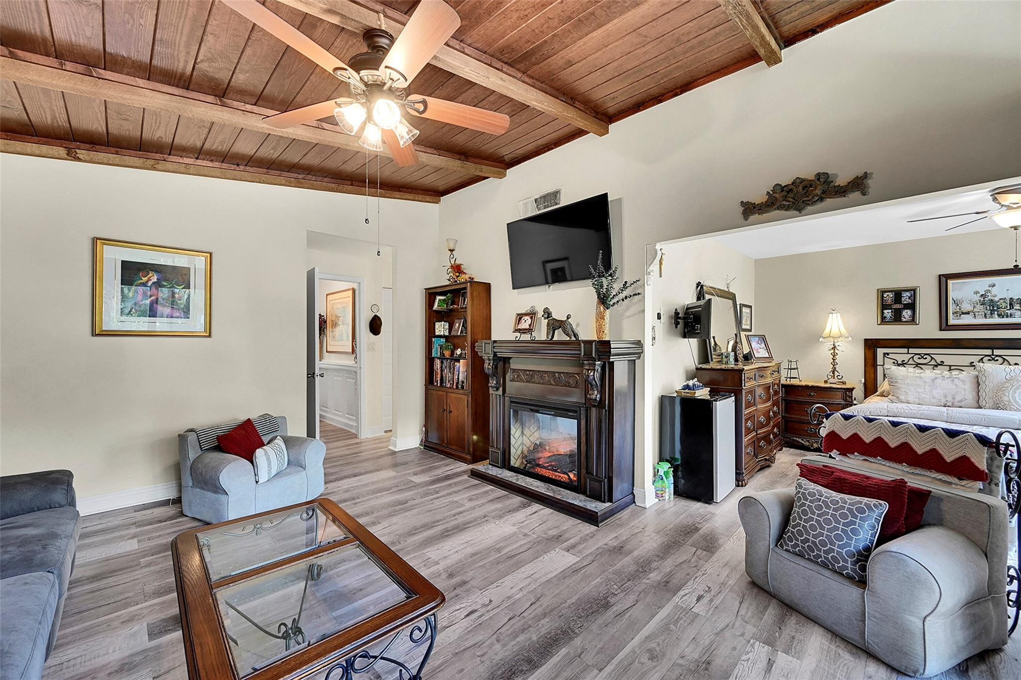 9713 N New River Canal Rd 301