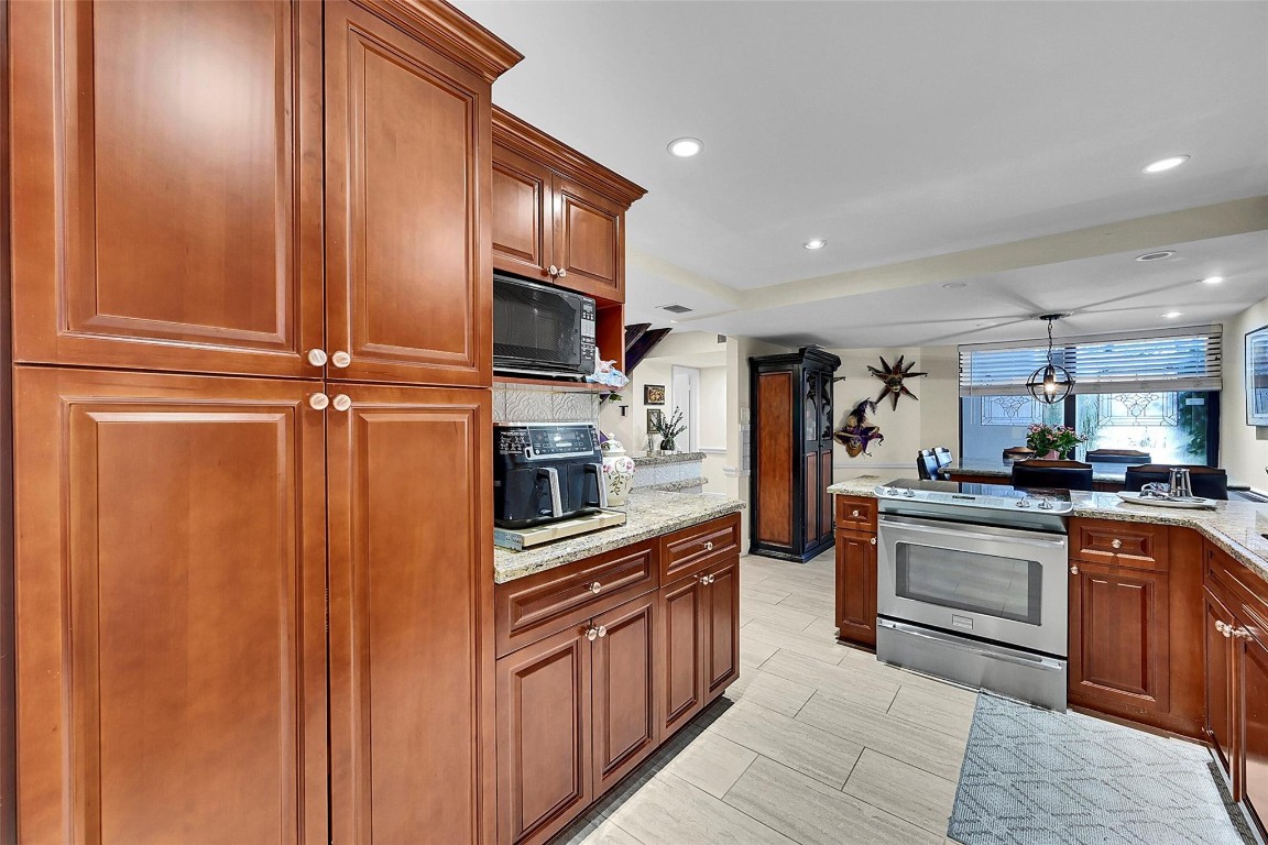 9713 N New River Canal Rd 301