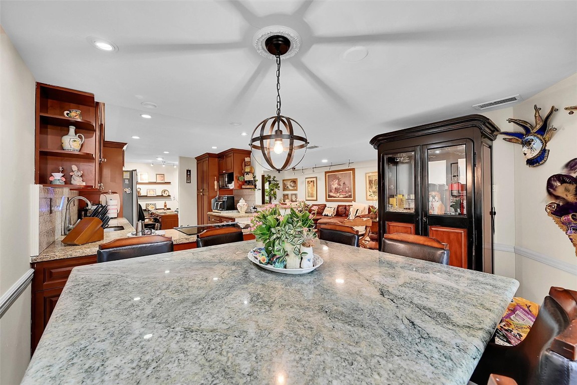 9713 N New River Canal Rd 301