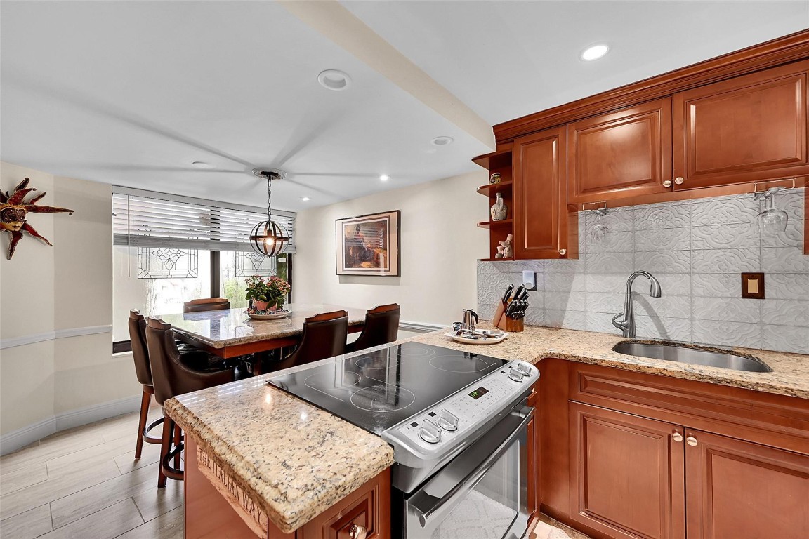 9713 N New River Canal Rd 301