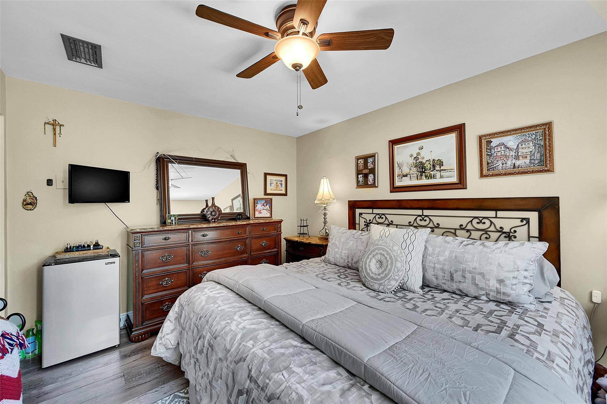 9713 N New River Canal Rd 301