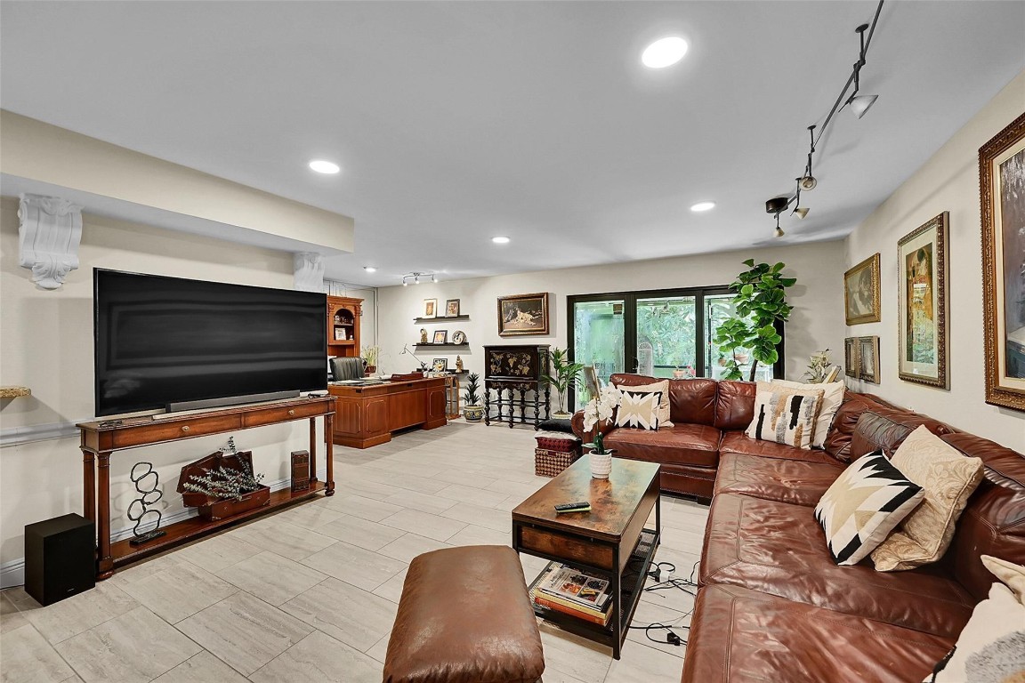 9713 N New River Canal Rd 301