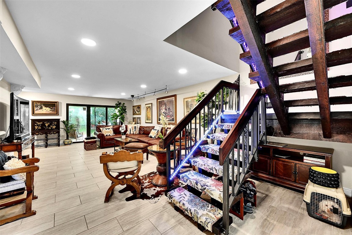 9713 N New River Canal Rd 301