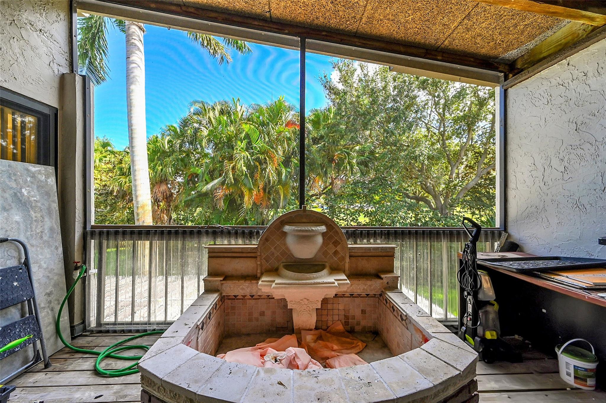 9713 N New River Canal Rd 301