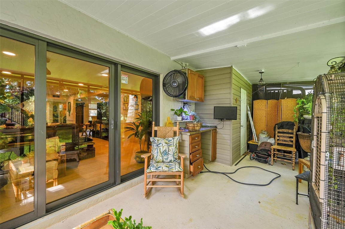 9713 N New River Canal Rd 301