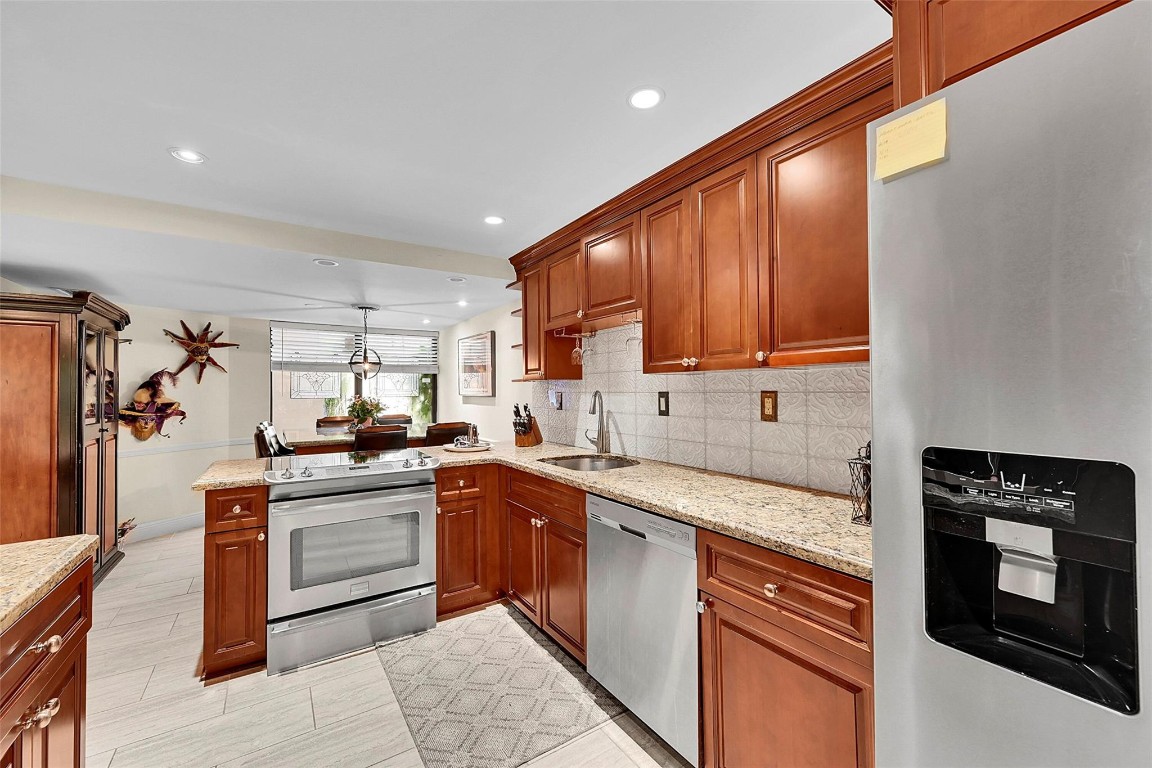 9713 N New River Canal Rd 301