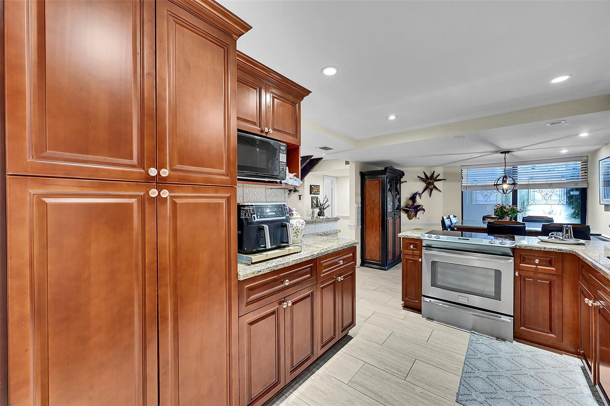 9713 N New River Canal Rd 301