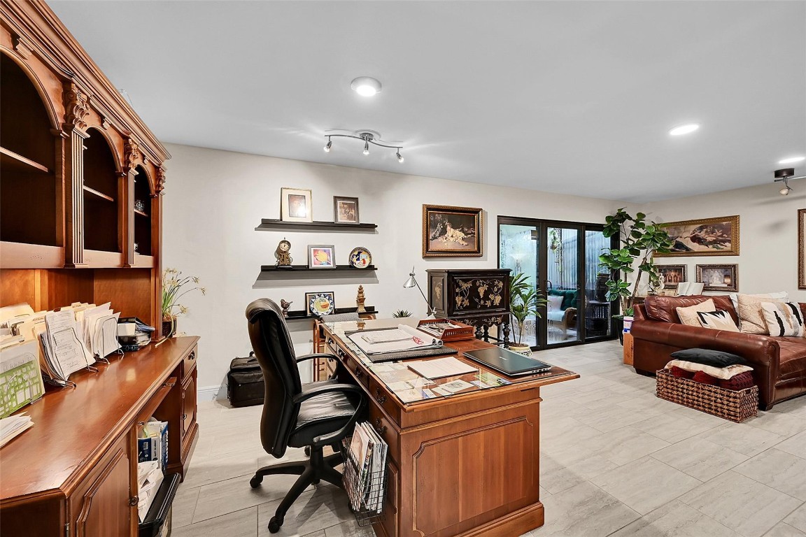 9713 N New River Canal Rd 301