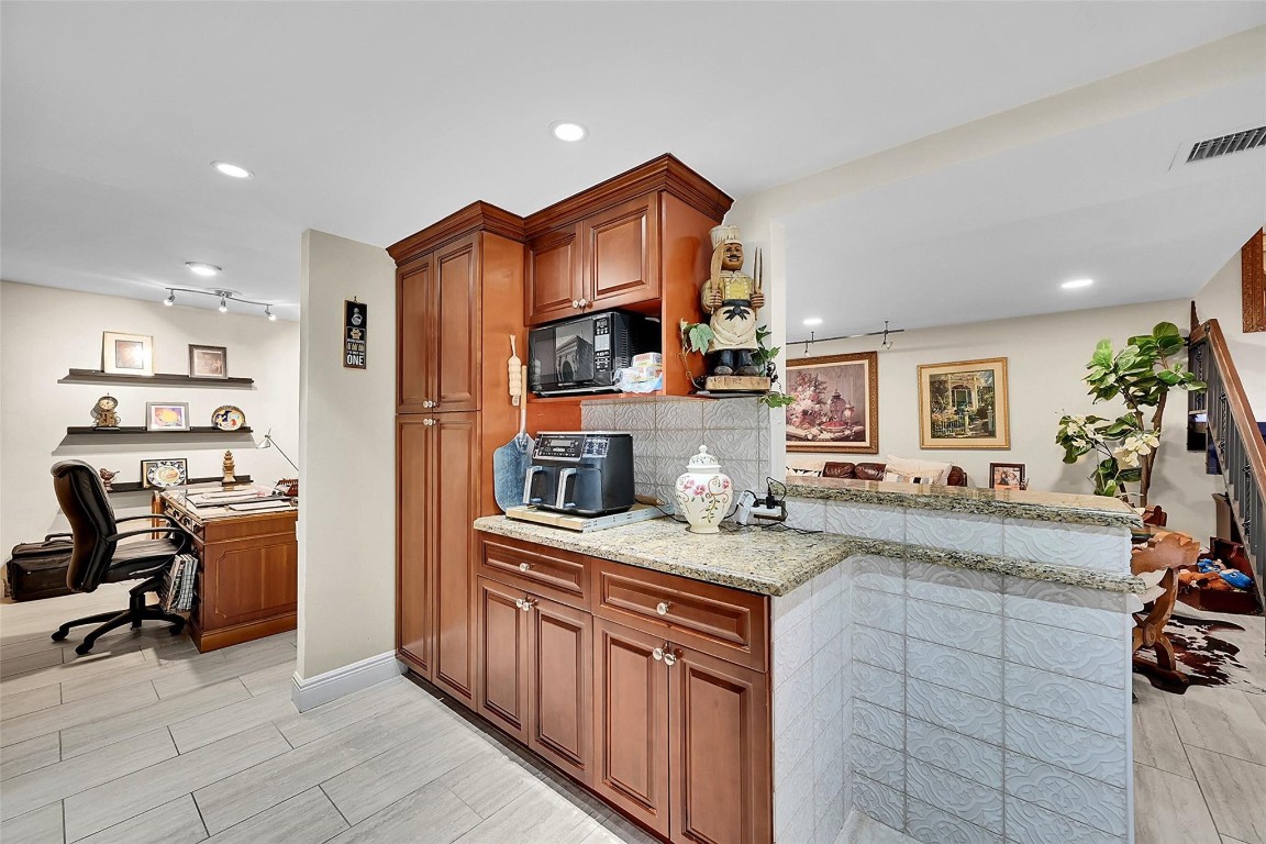 9713 N New River Canal Rd 301