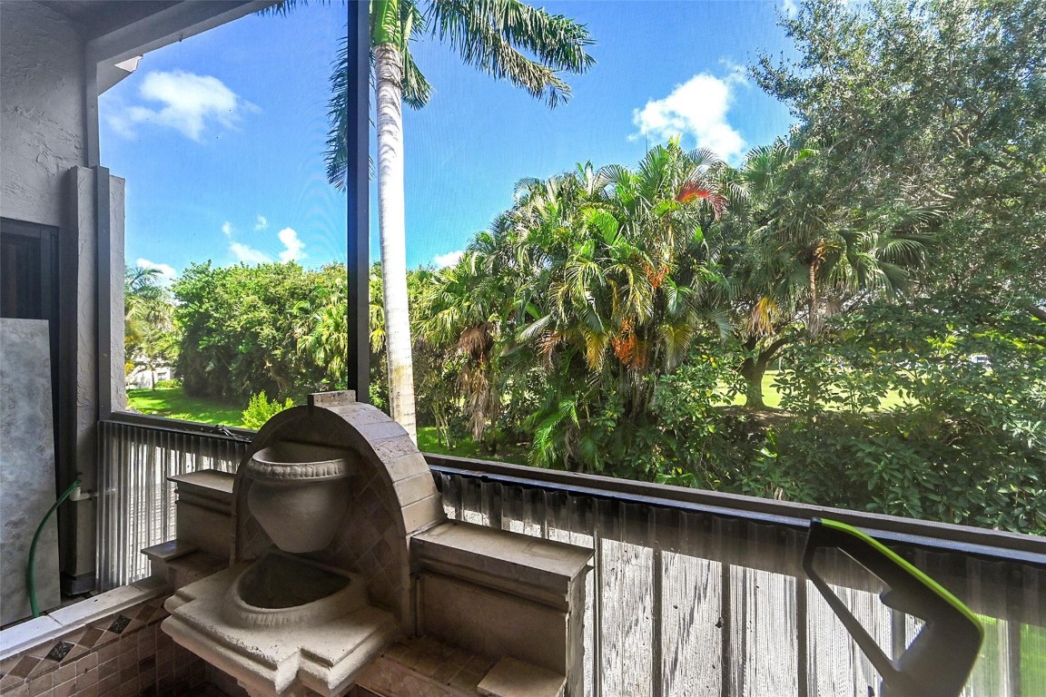 9713 N New River Canal Rd 301