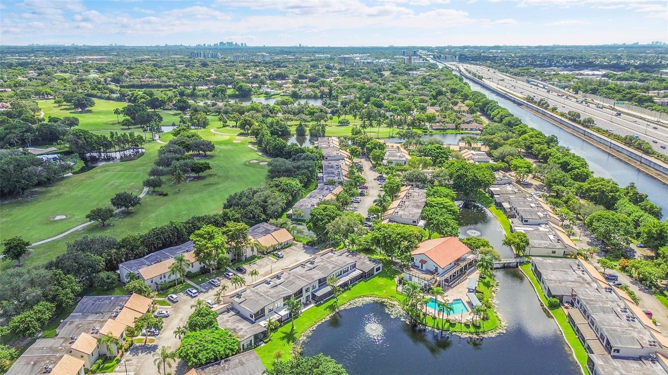 9713 N New River Canal Rd 301