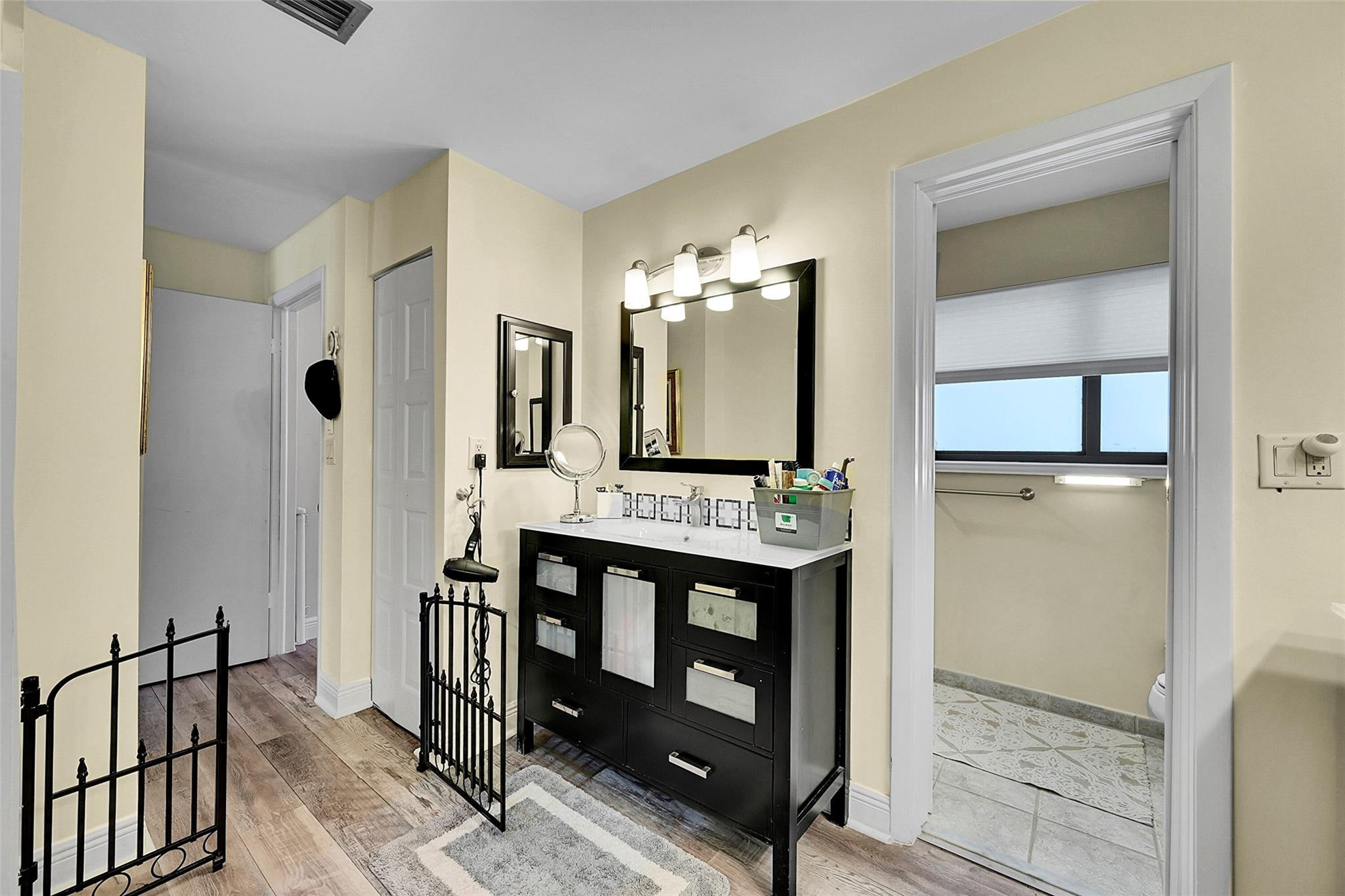 9713 N New River Canal Rd 301