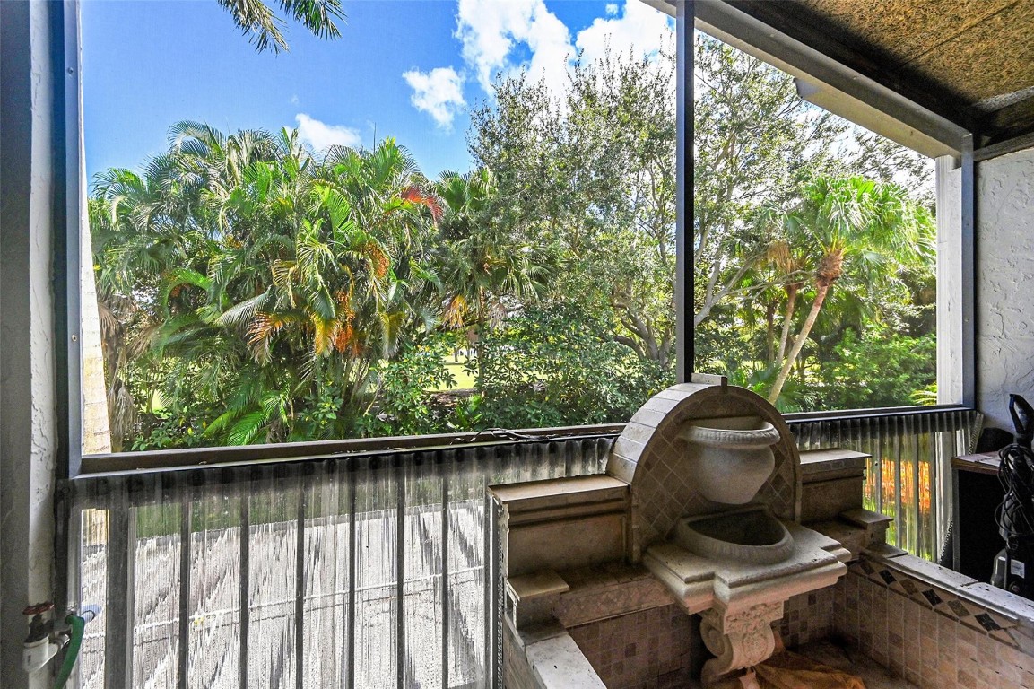 9713 N New River Canal Rd 301