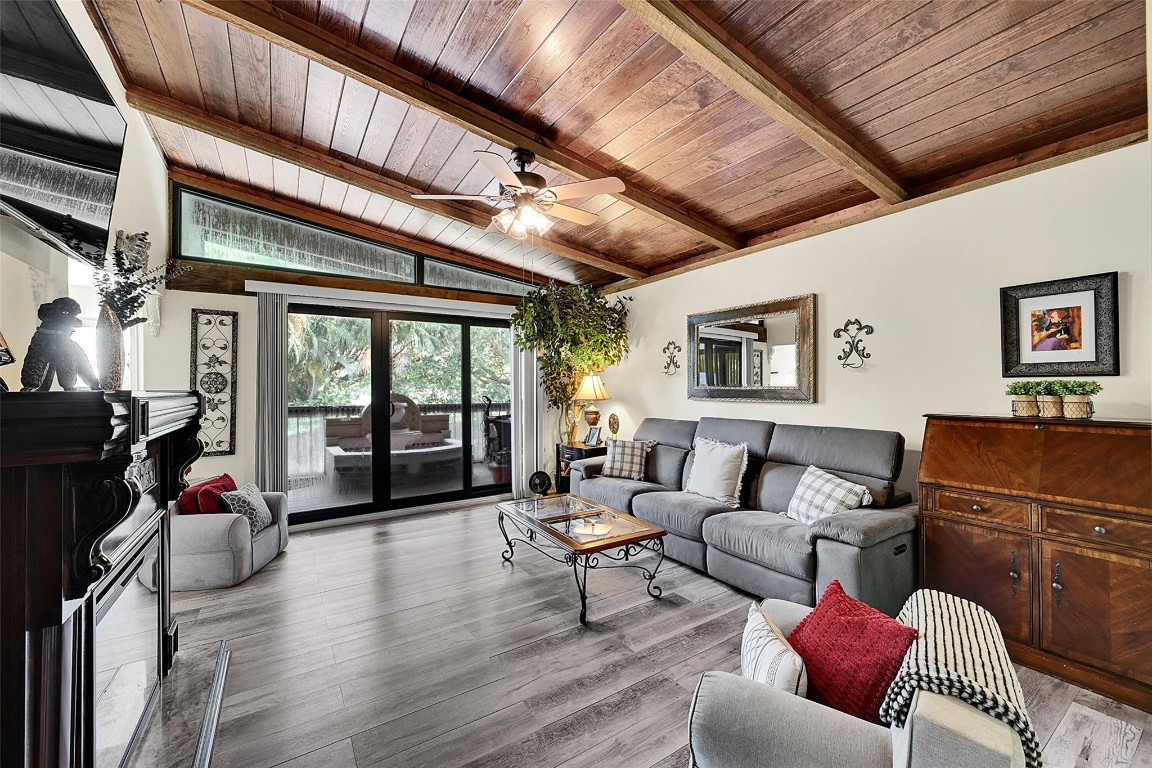 9713 N New River Canal Rd 301