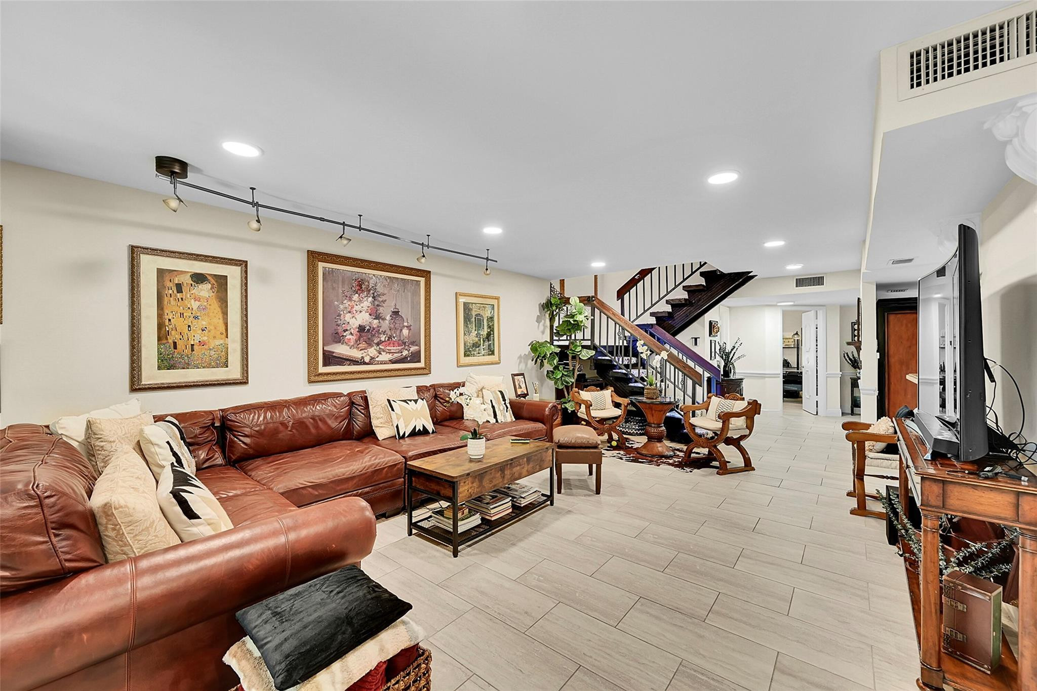 9713 N New River Canal Rd 301