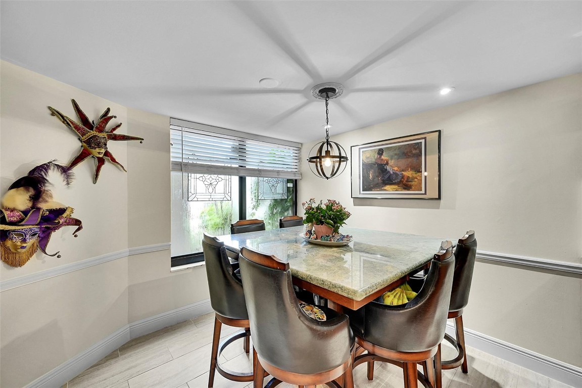 9713 N New River Canal Rd 301