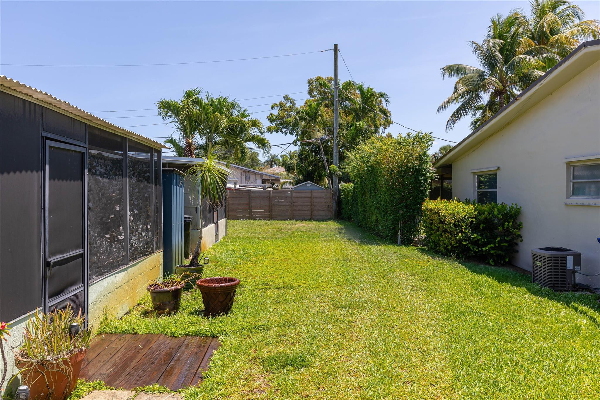 1530 SW 21st St