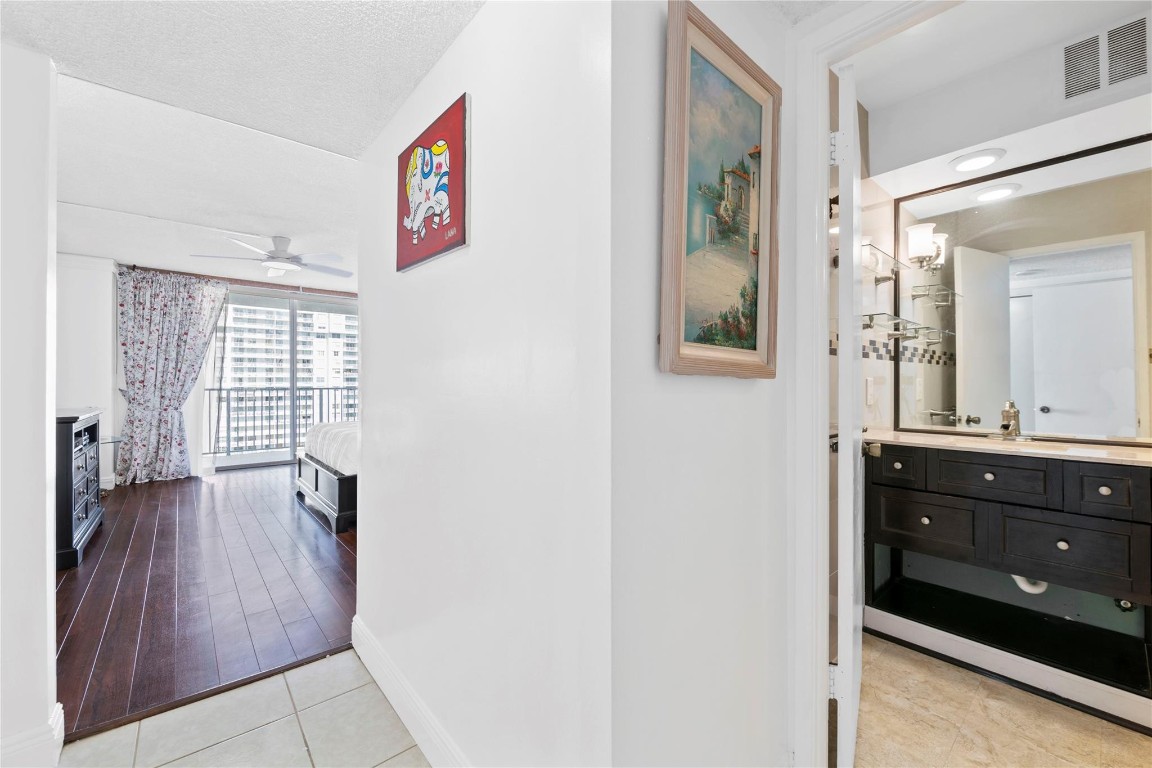 2801 NE 183rd St 1502W