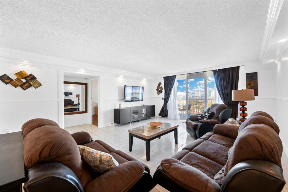 2801 NE 183rd St 1502W