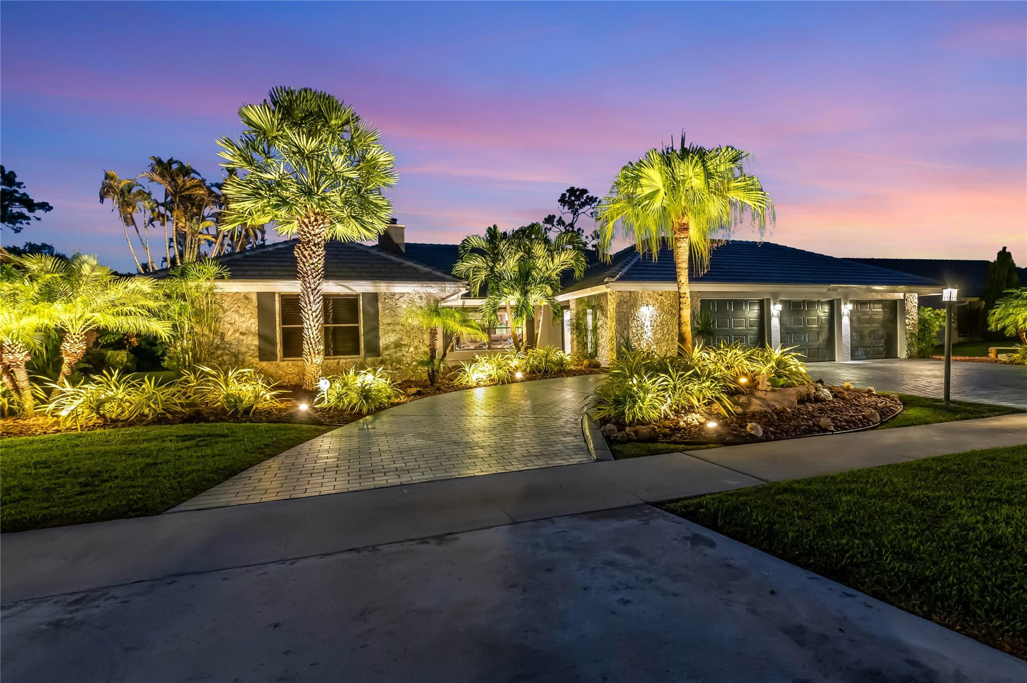 10182 Boca Woods Ln