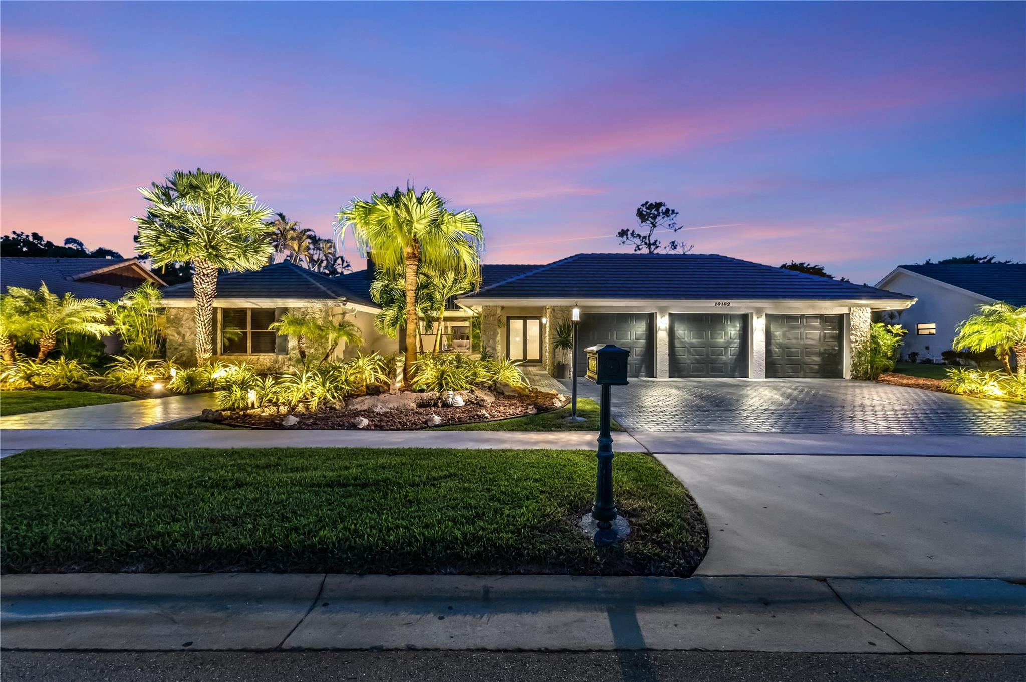 10182 Boca Woods Ln