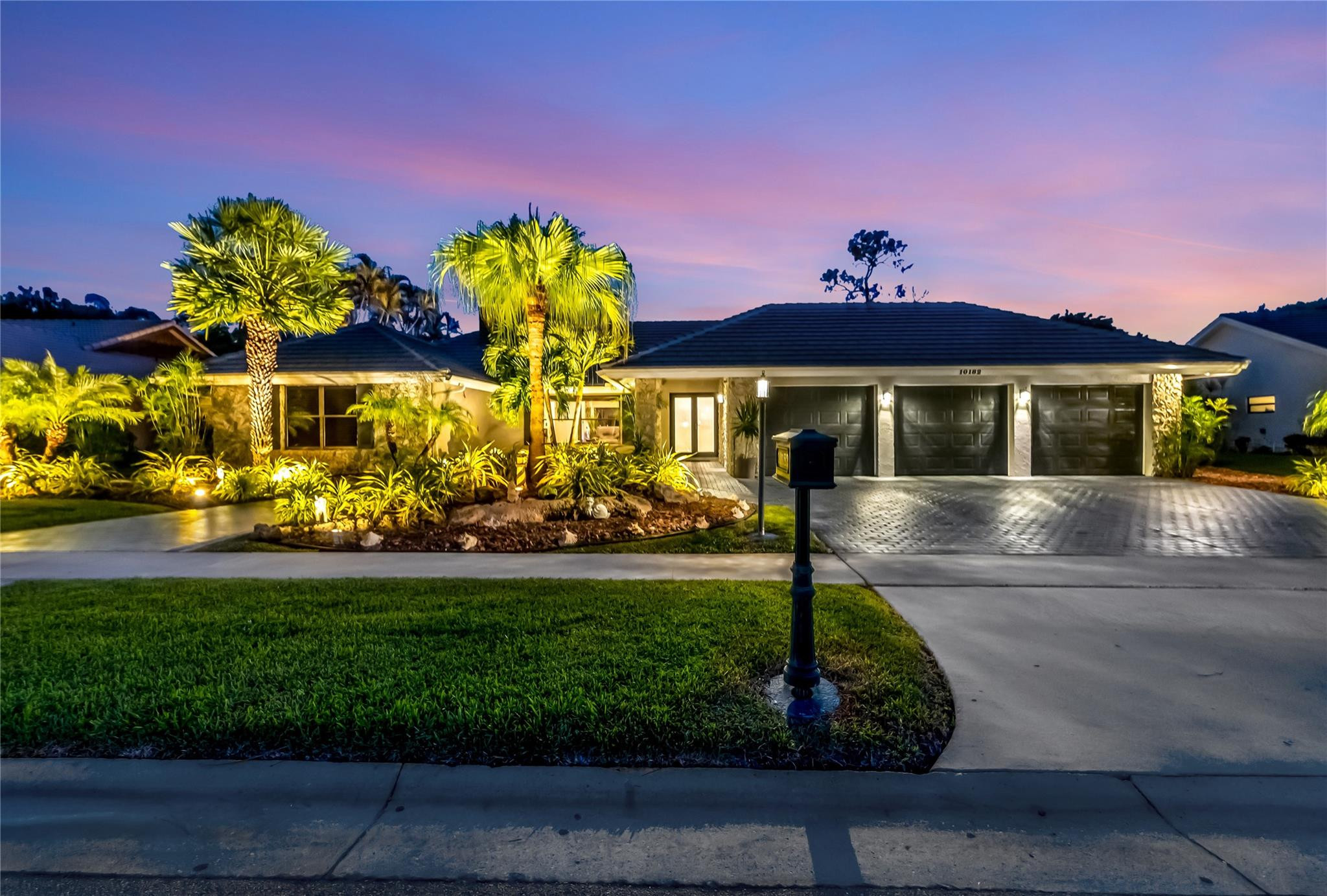 10182 Boca Woods Ln