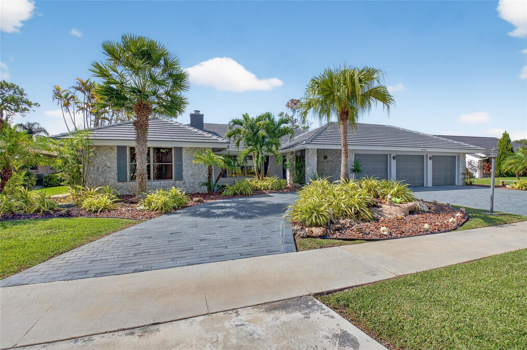 10182 Boca Woods Ln