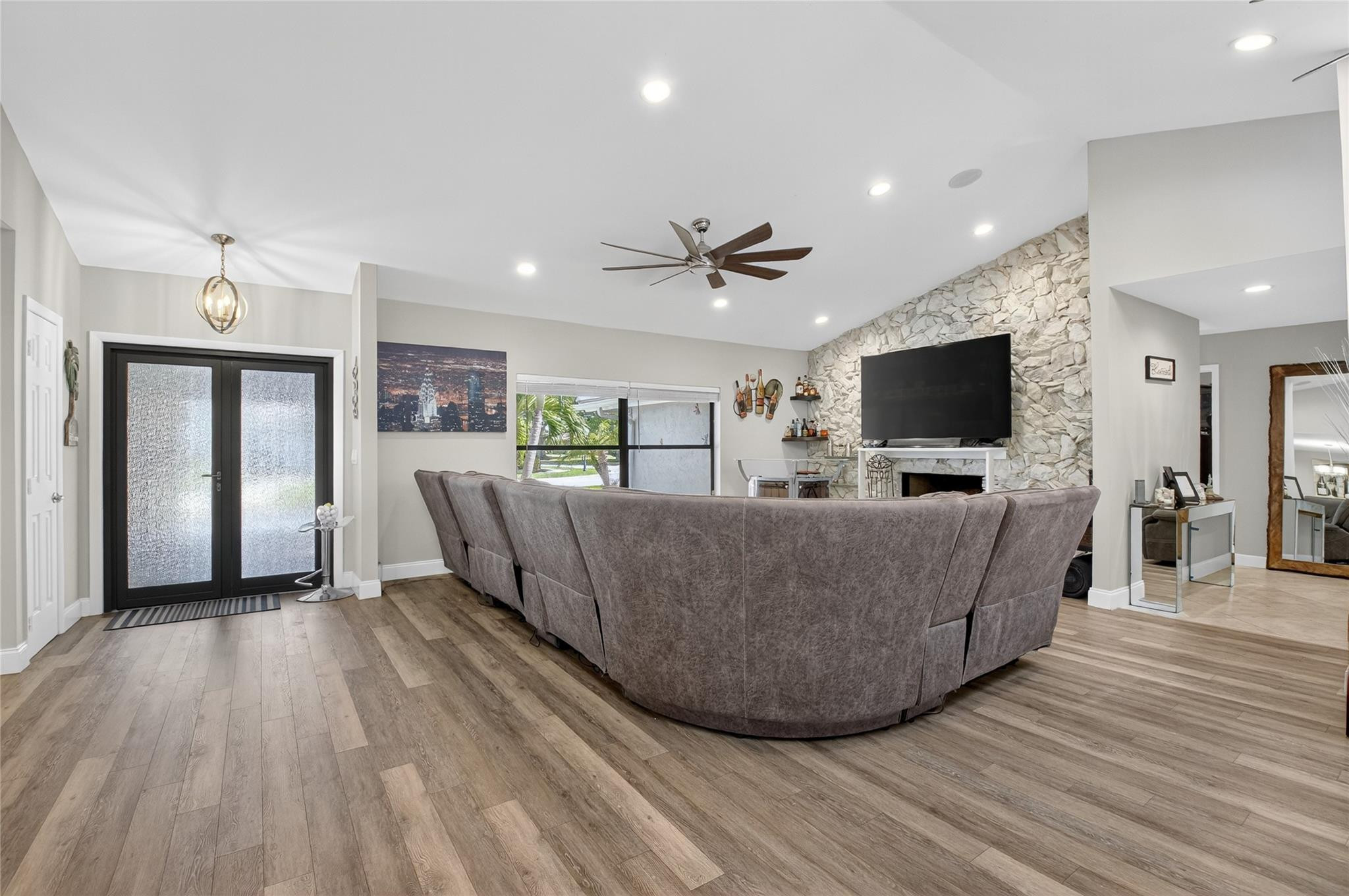 10182 Boca Woods Ln