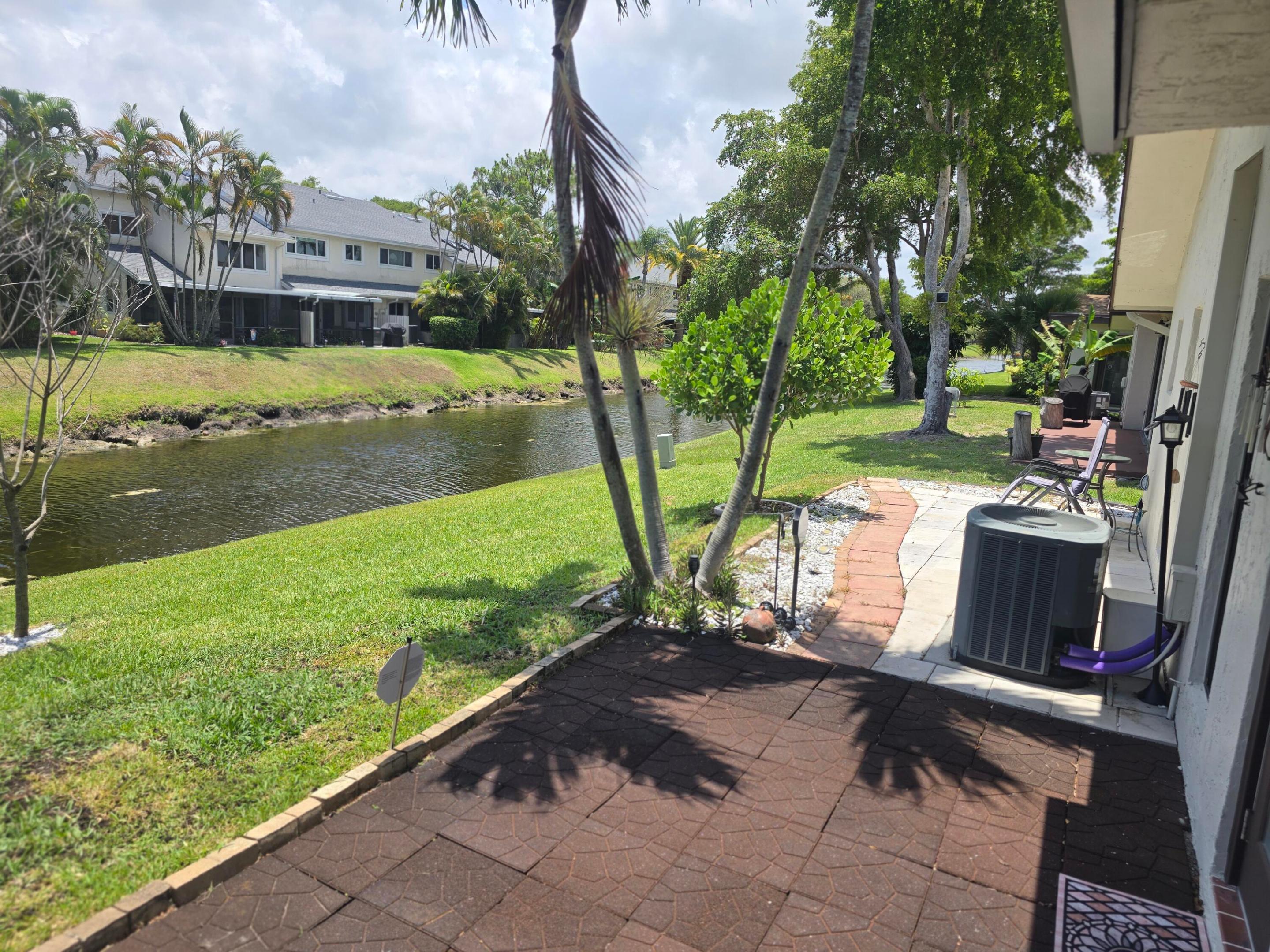 2098 SW 17th Dr