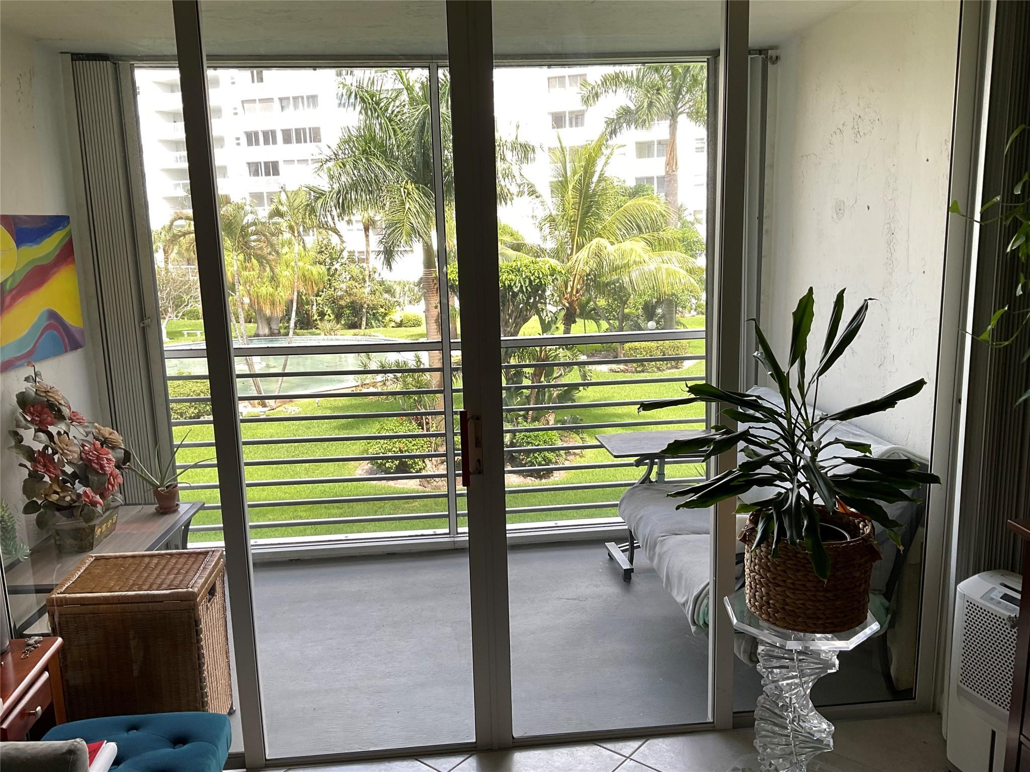 2731 NE 14th Street Cswy 307